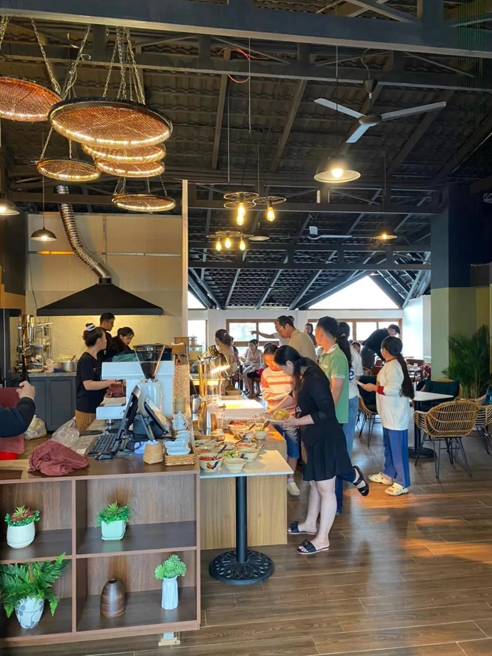 Restaurant/places to eat in Lumina Hotel Da Lat Central