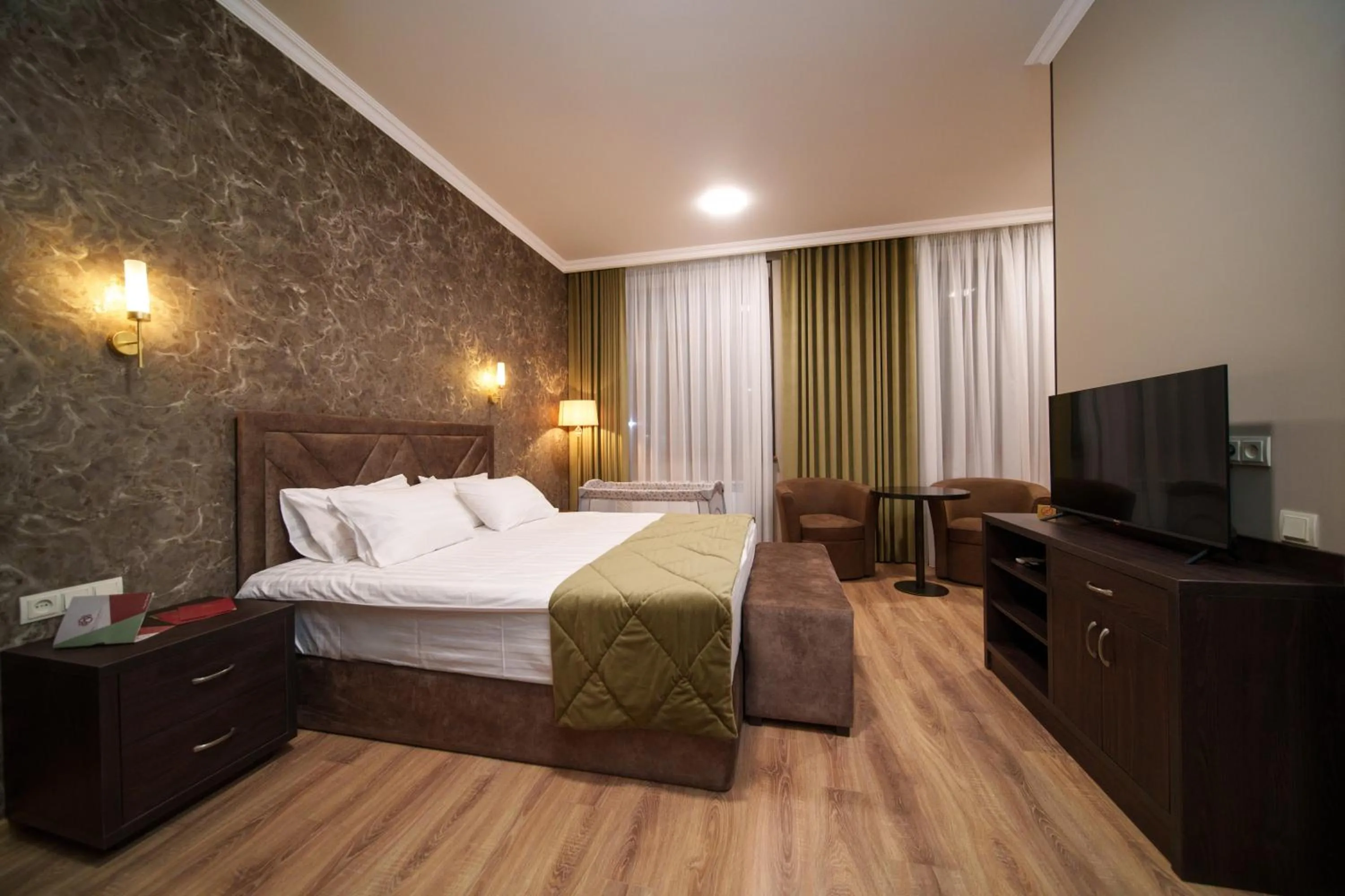 Communal lounge/ TV room, Bed in Vallex Garden Hotel Alaverdi