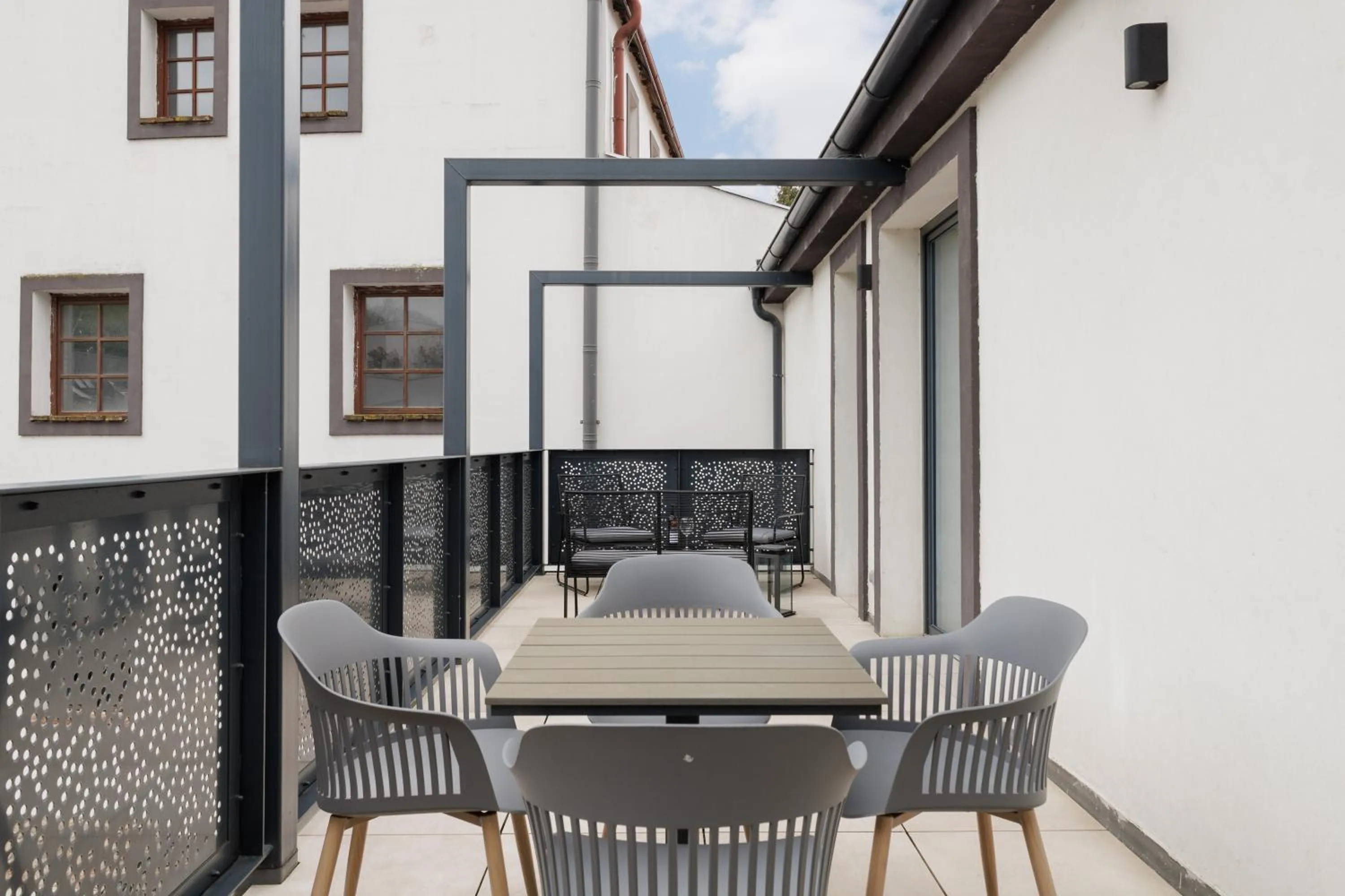 Day in River Apartments