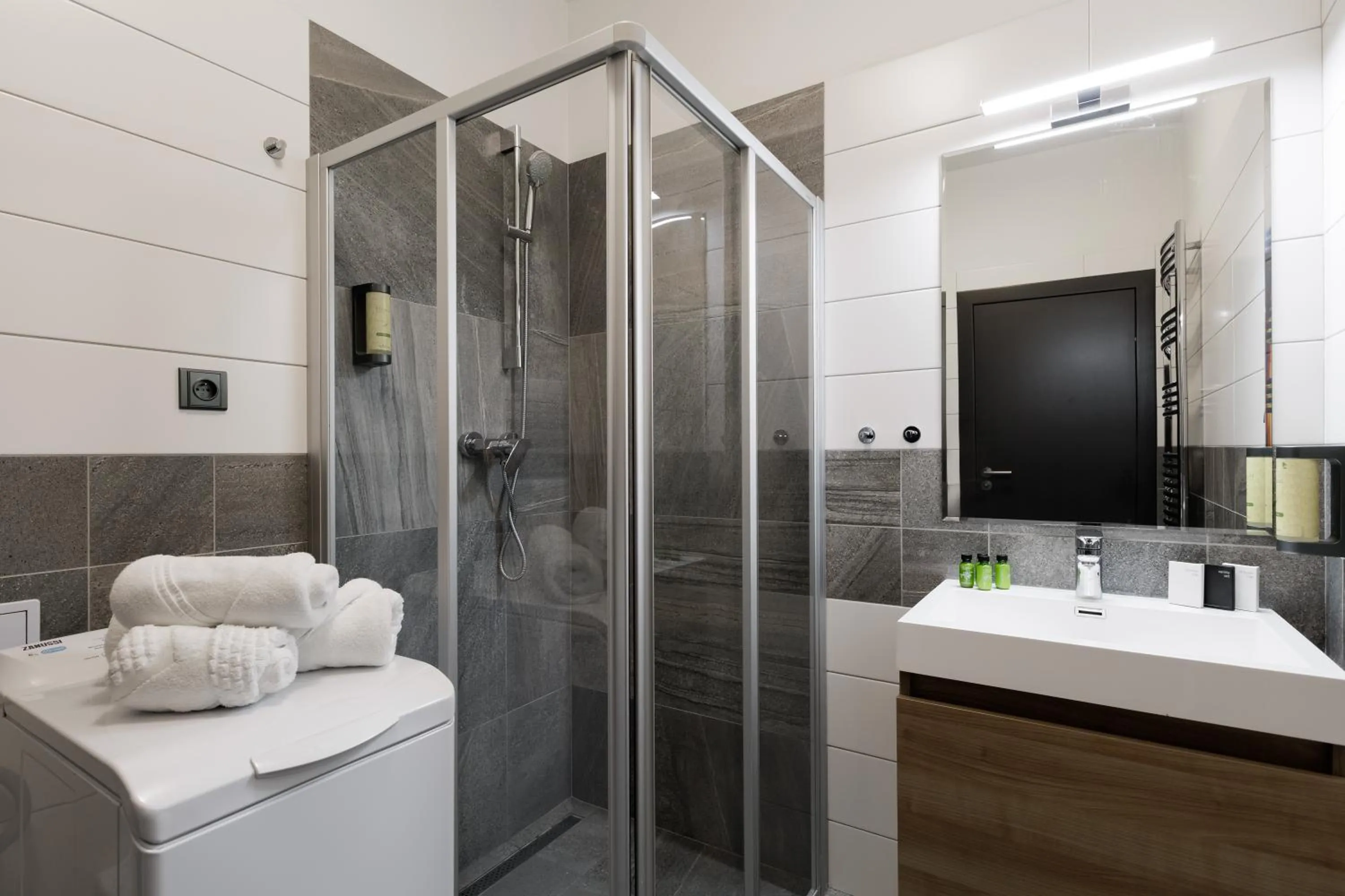 Shower in River Apartments