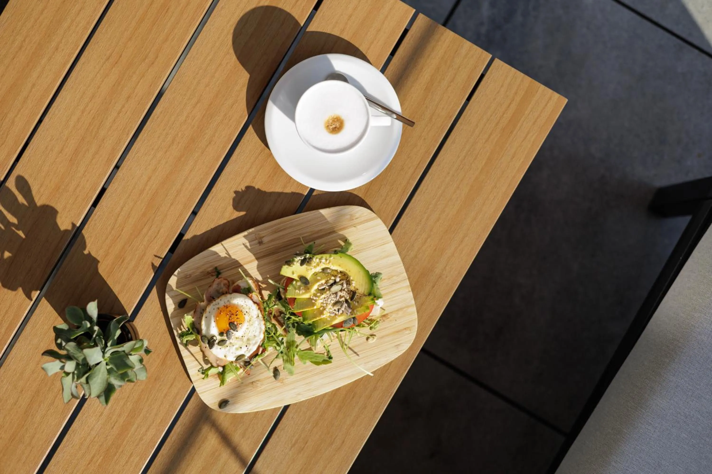 Breakfast in River Apartments