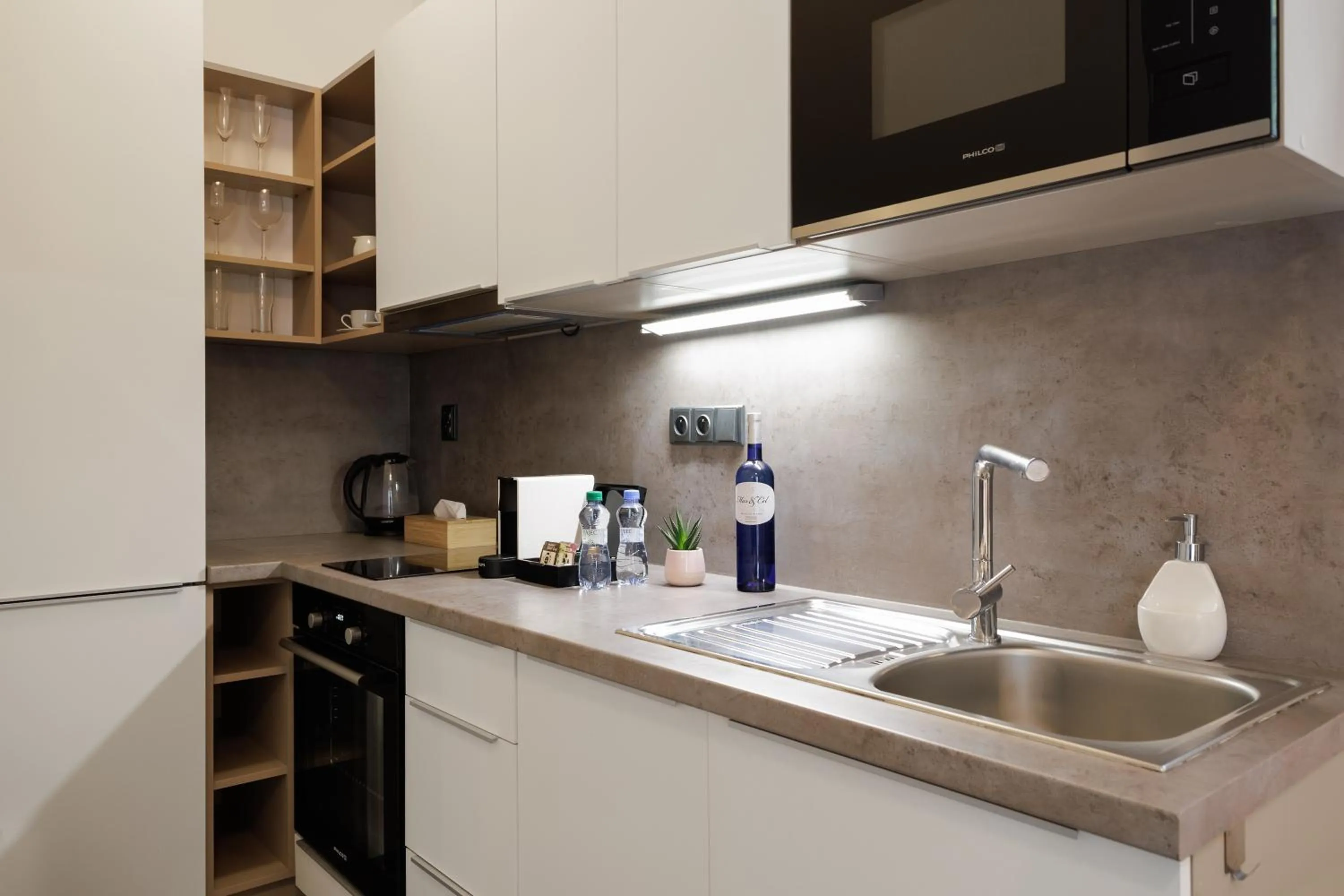 Coffee/tea facilities in River Apartments