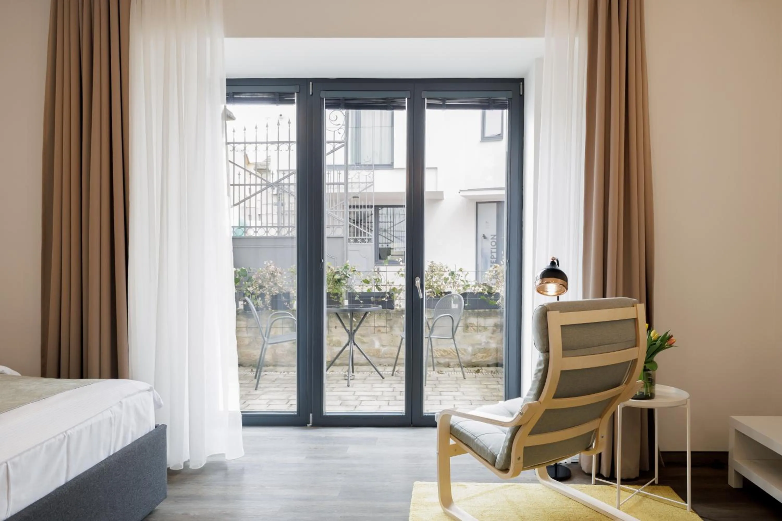 Balcony/Terrace, Bed in River Apartments