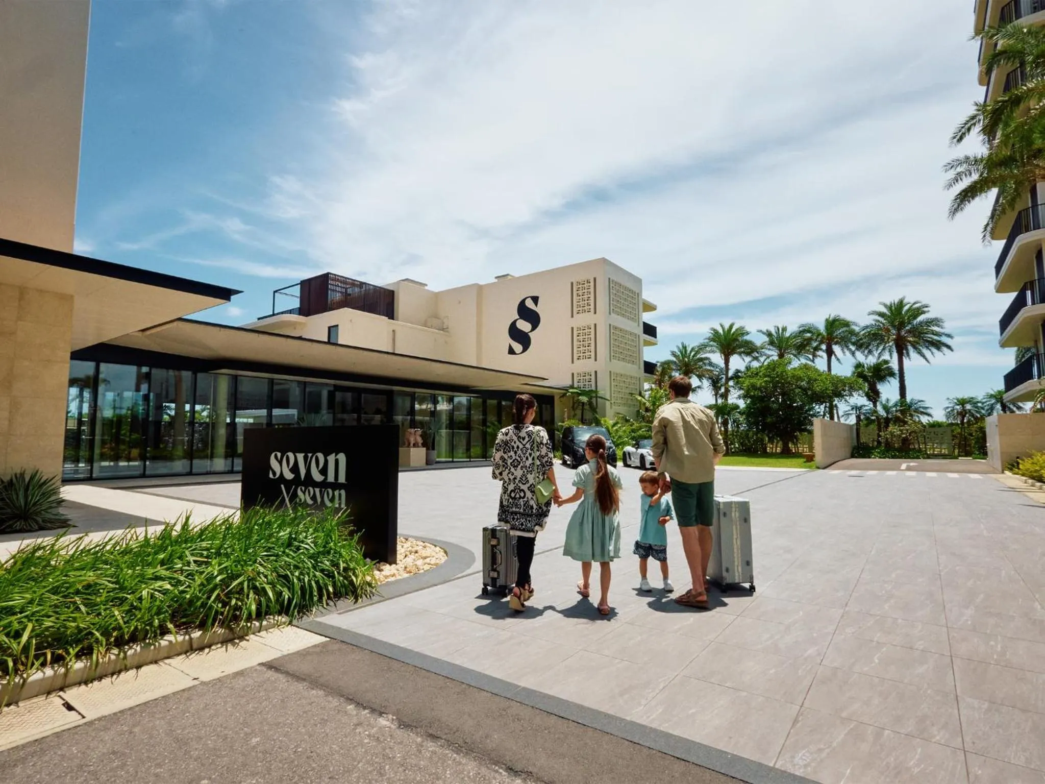 Guests in seven x seven ISHIGAKI