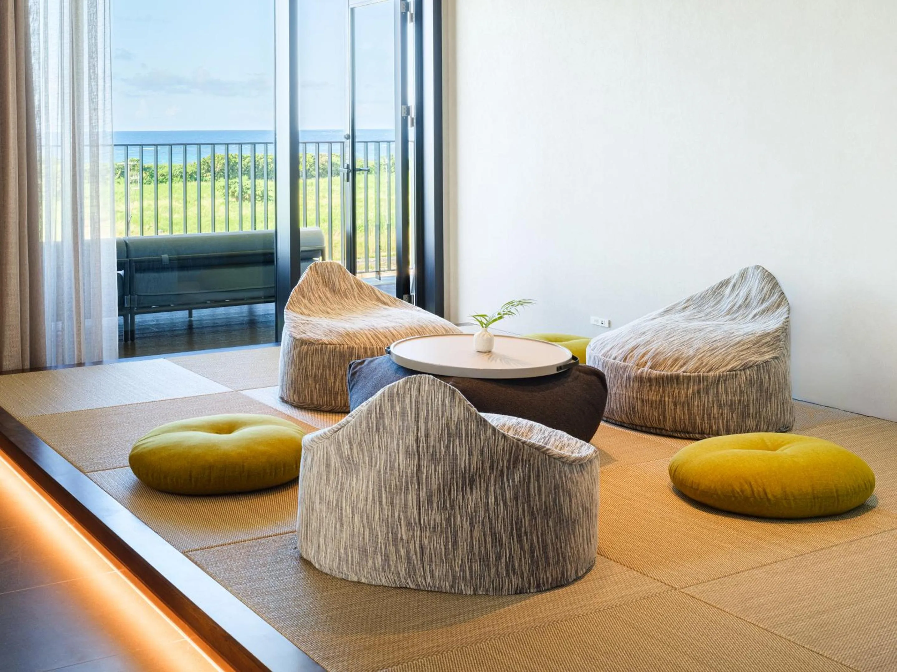 Photo of the whole room in seven x seven ISHIGAKI