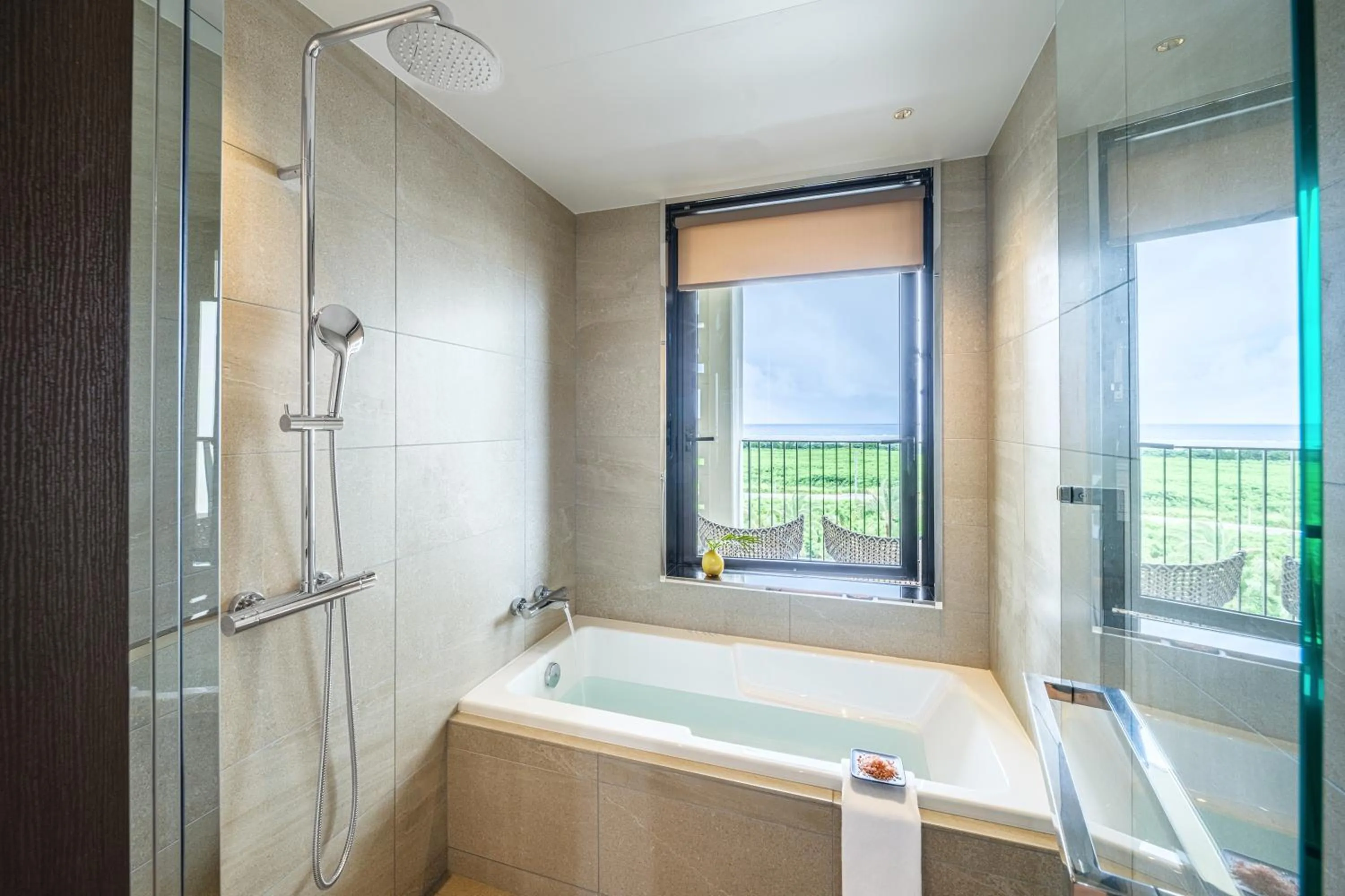 Shower in seven x seven ISHIGAKI