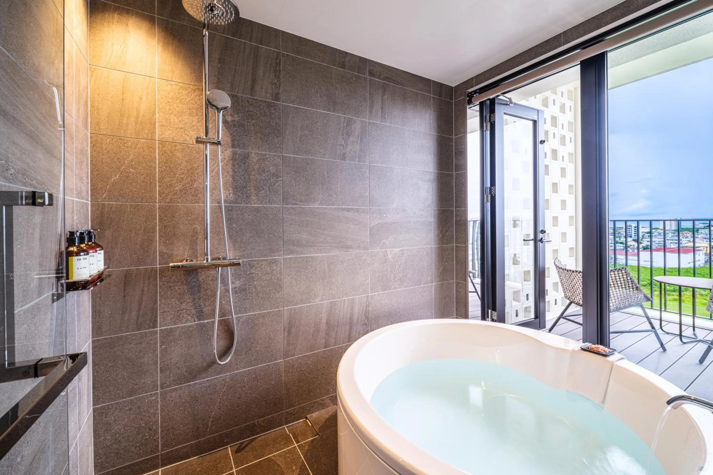 Shower in seven x seven ISHIGAKI