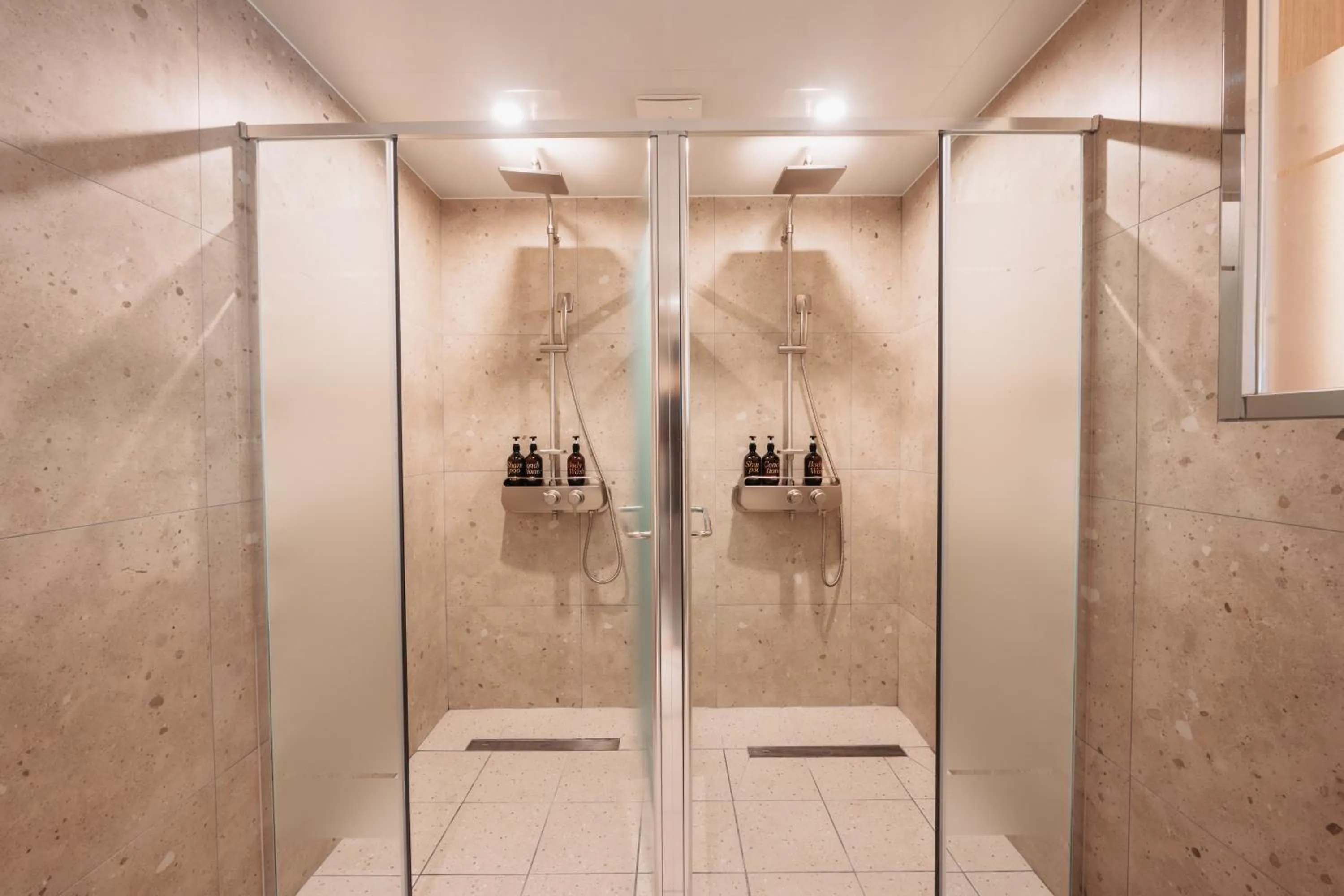 Shower in Cozy Tree Hotel Seomyeon