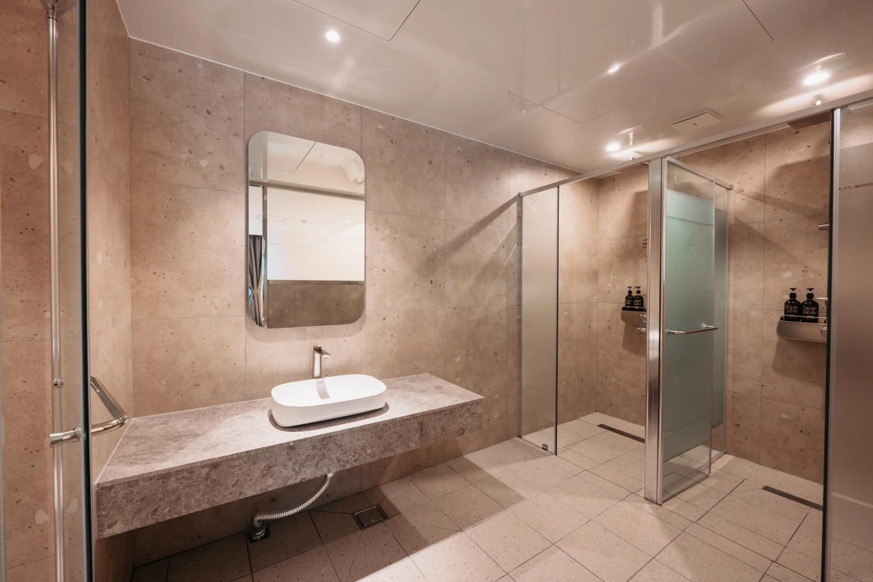 Shower in Cozy Tree Hotel Seomyeon