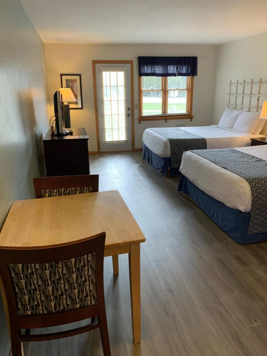 Bed in Harbor Light Inn