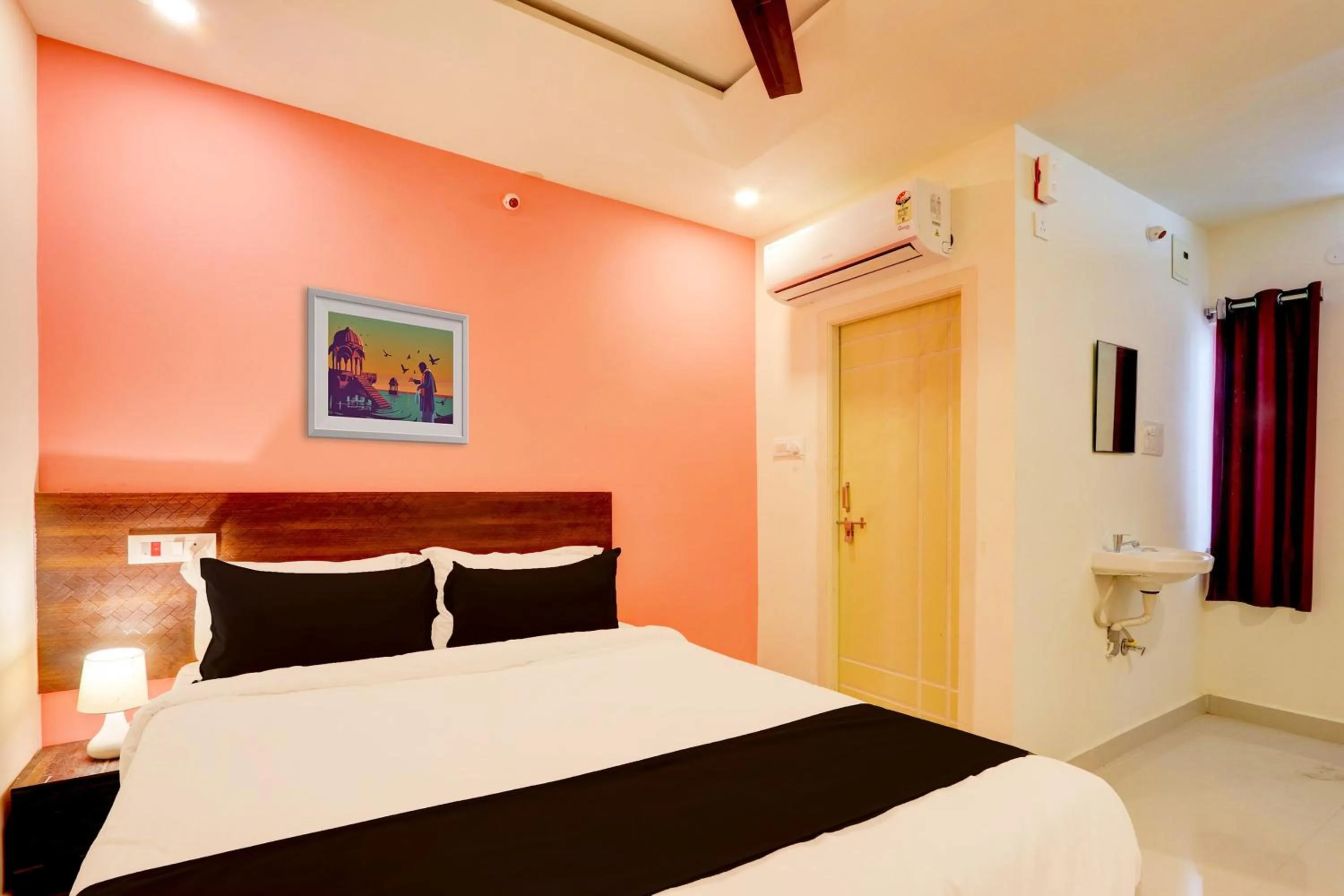 Bedroom, Bed in Hotel O S L N Grand