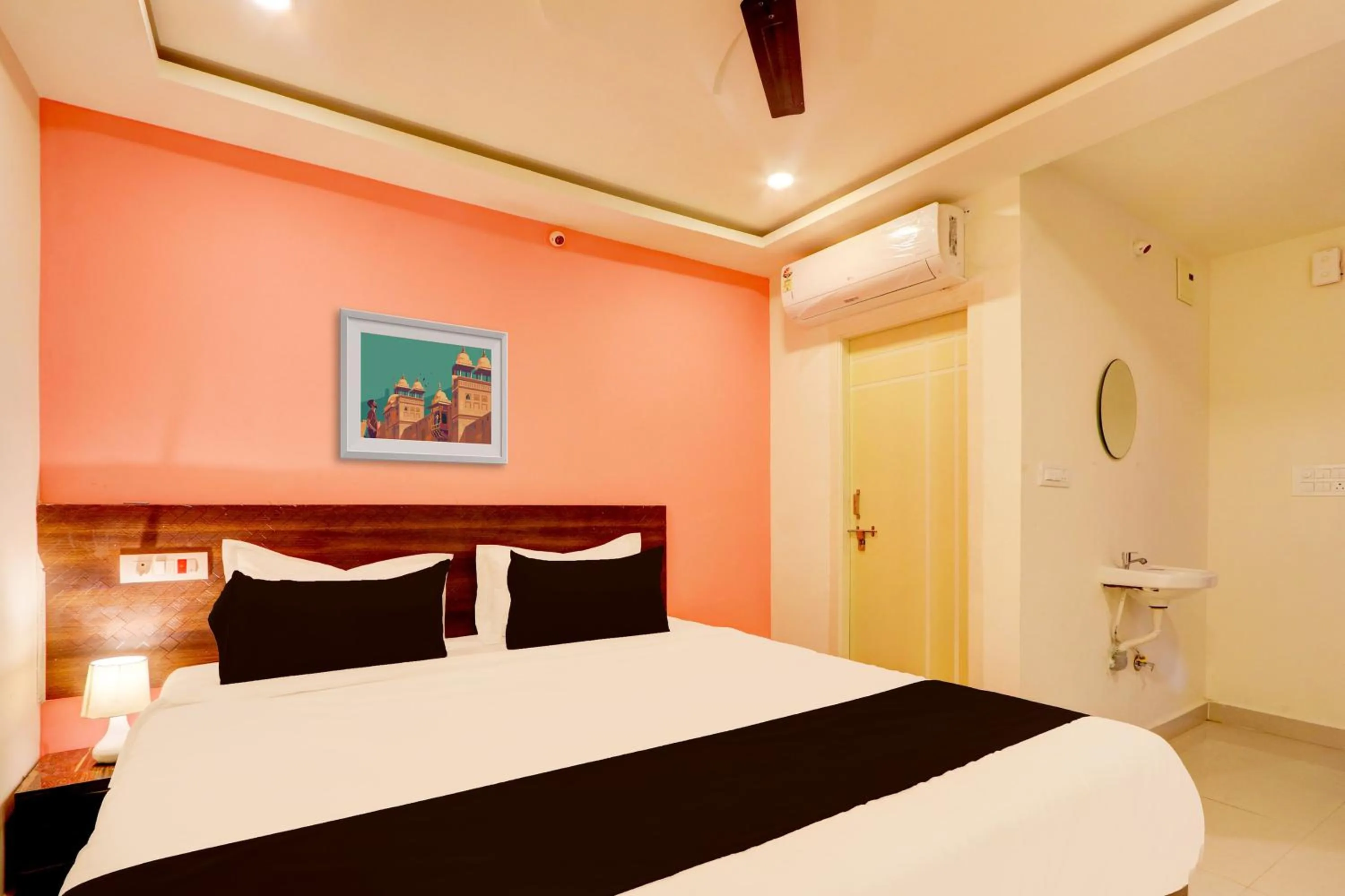 Bedroom, Bed in Hotel O S L N Grand