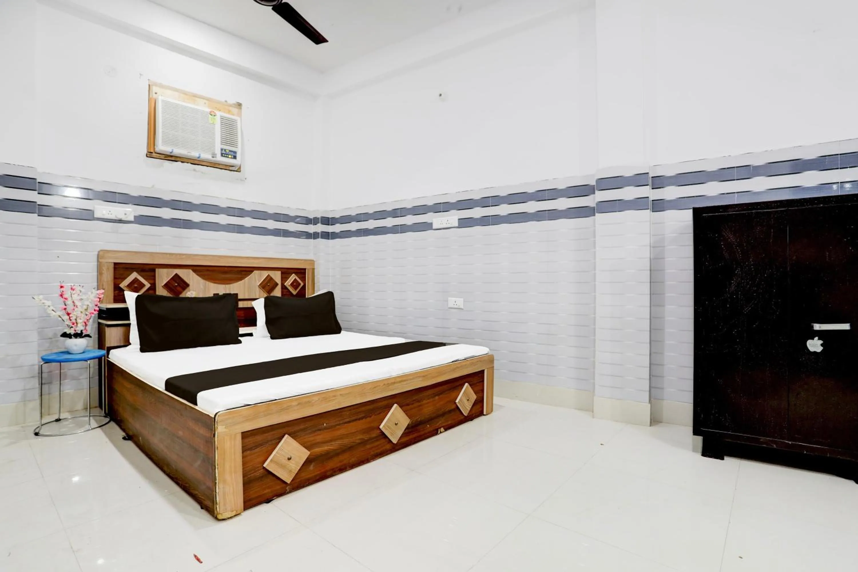 Bedroom, Bed in Hotel O THE HIGHWAY HOTEL