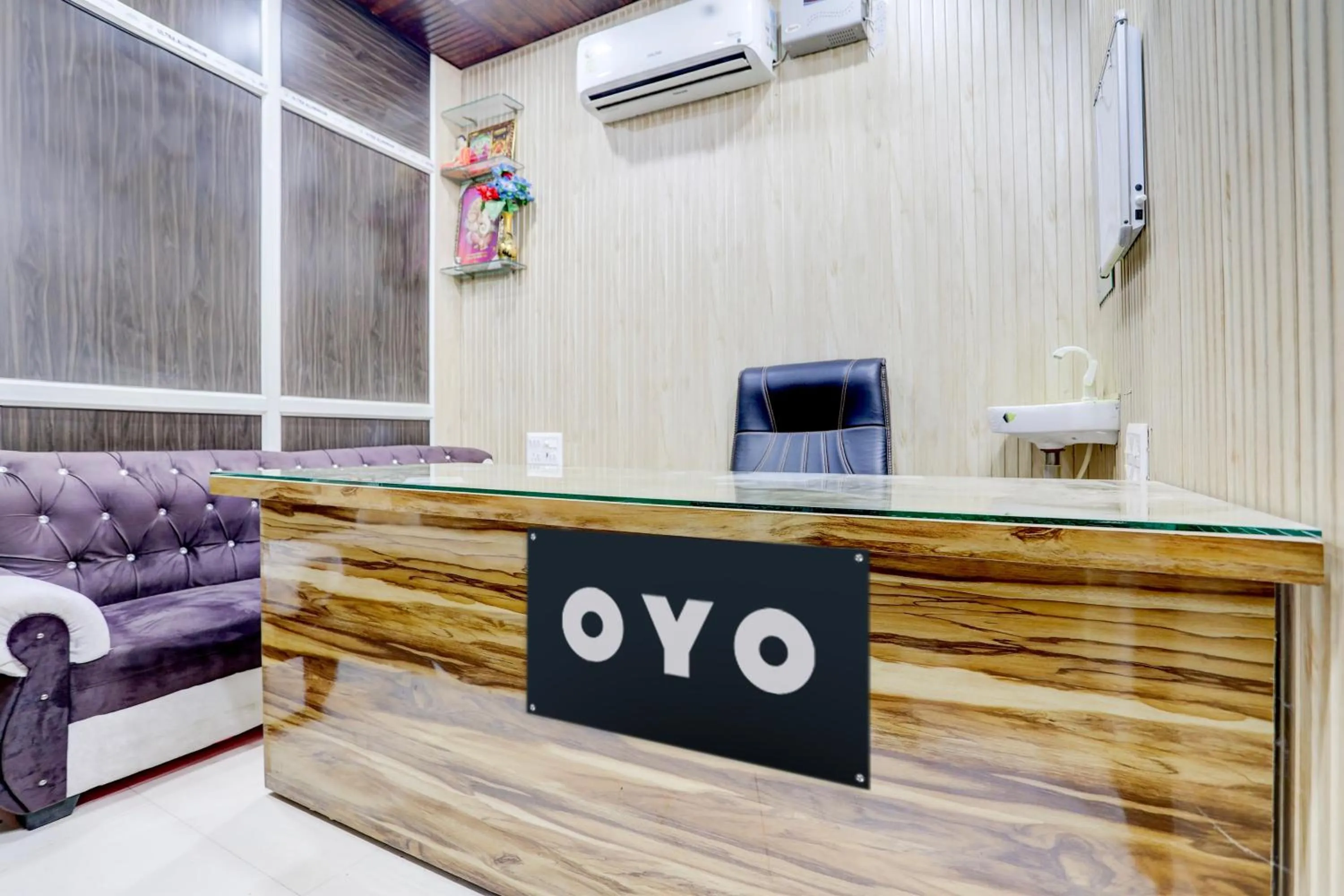 Lobby or reception in Hotel O THE HIGHWAY HOTEL