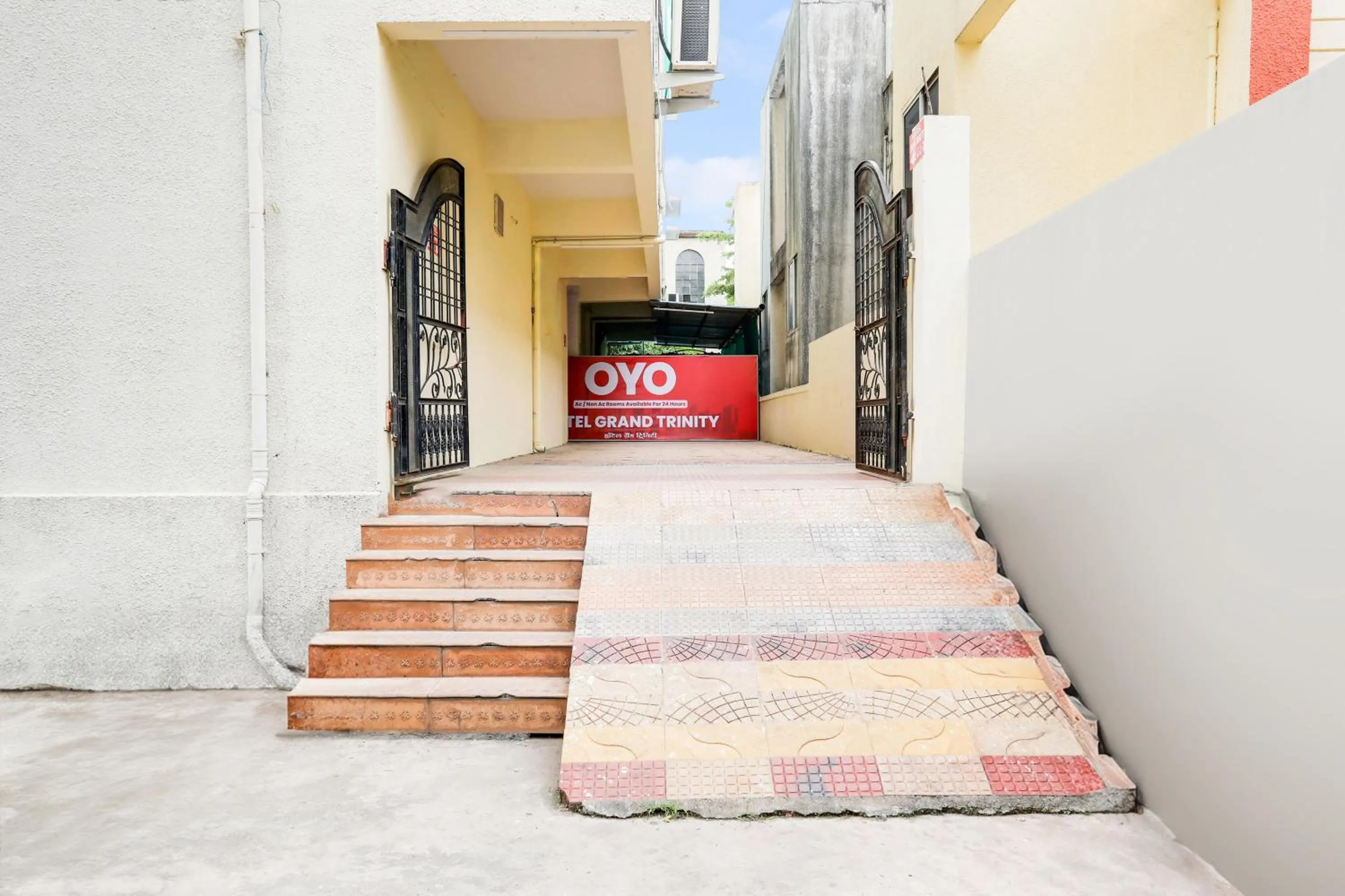 Facade/entrance in Hotel O Grand Trinity