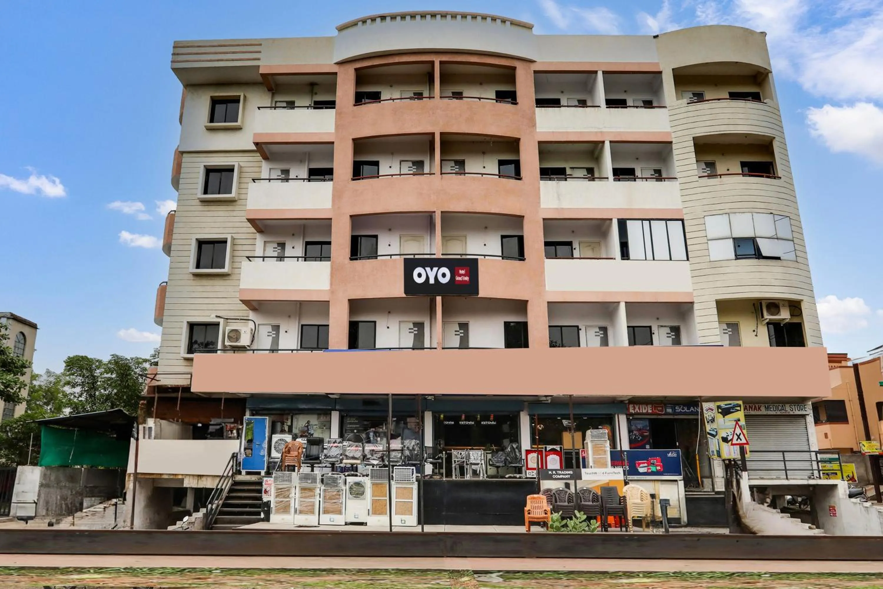 Facade/entrance in Hotel O Grand Trinity