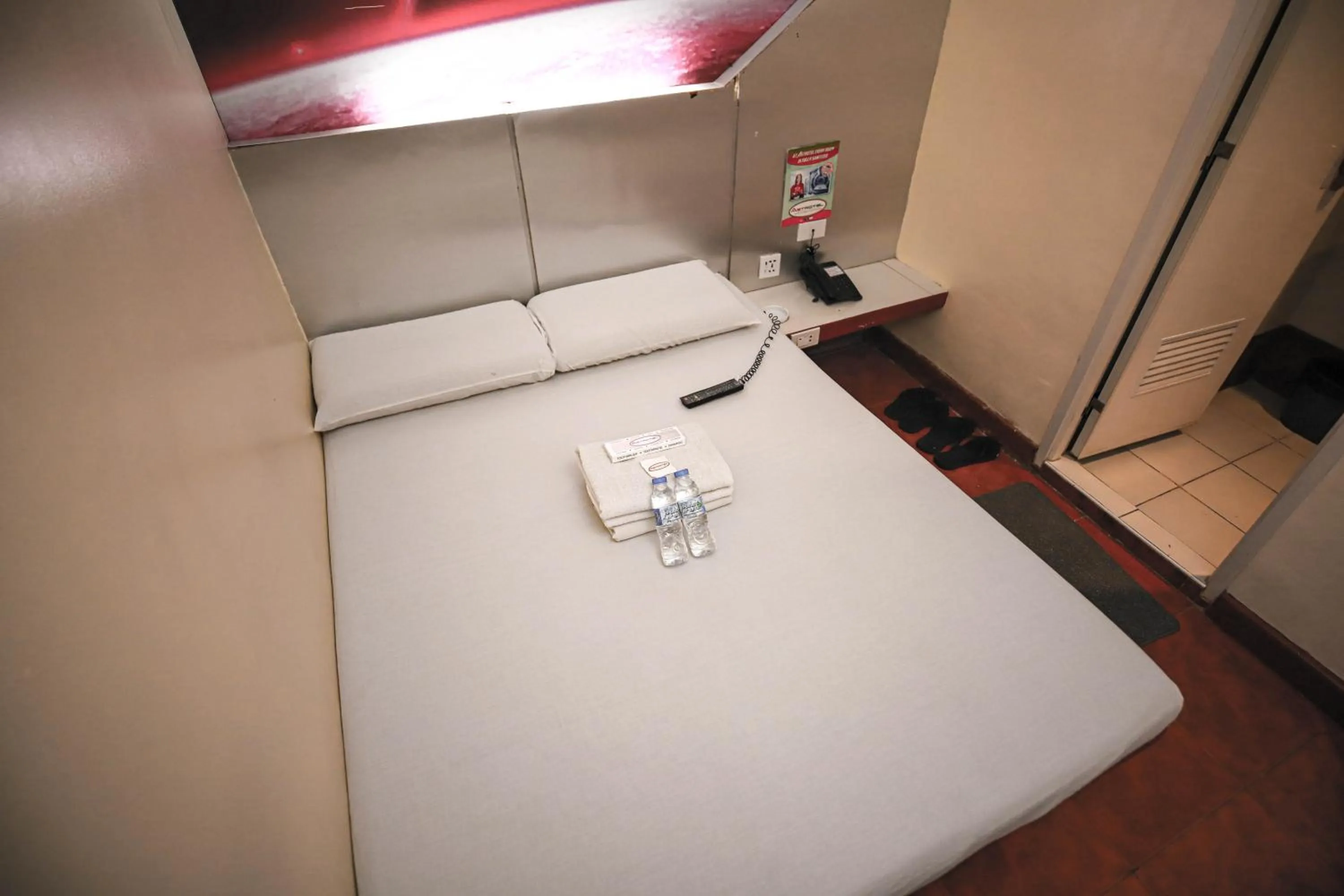 Bed in Astrotel Cubao