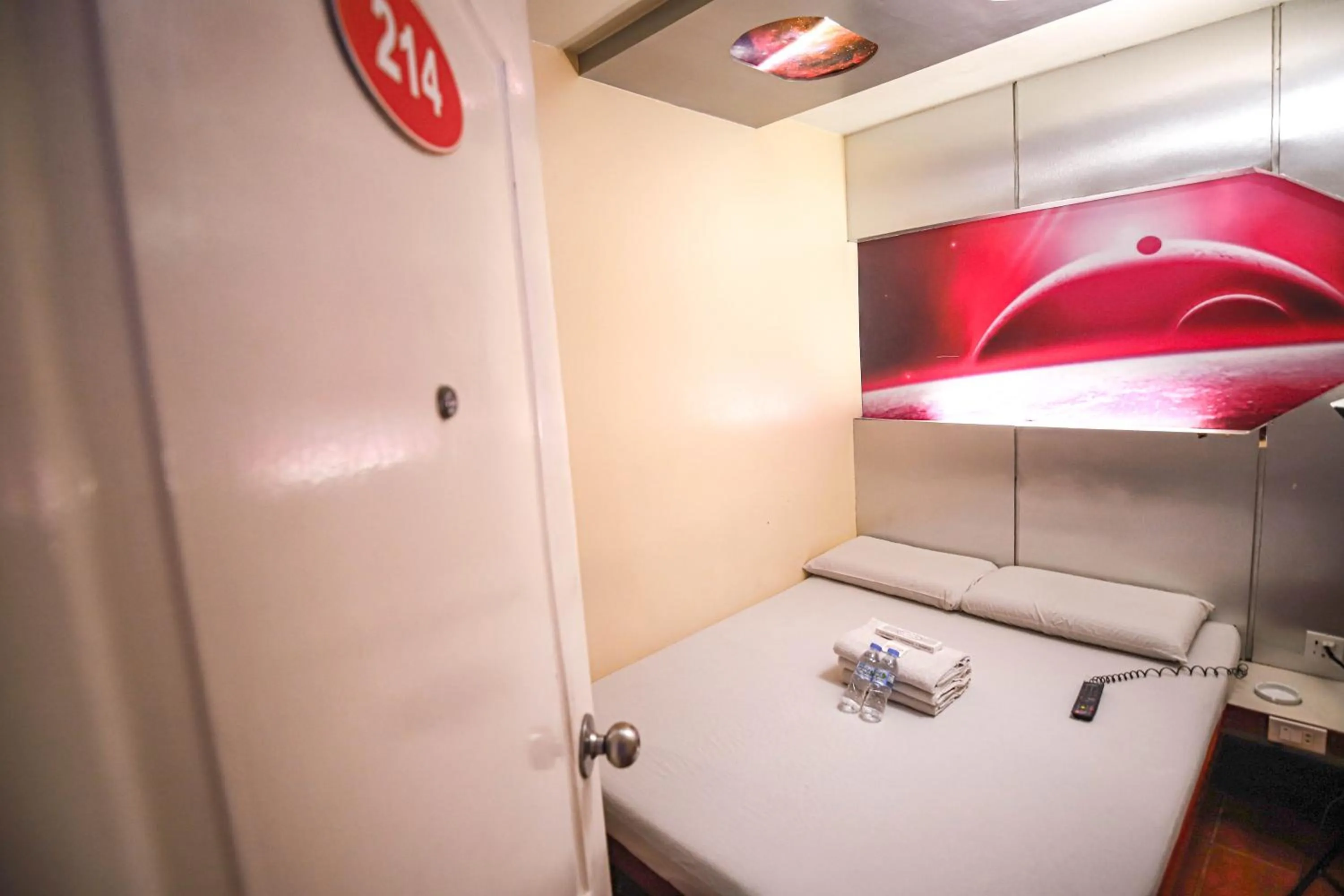 Bed in Astrotel Cubao