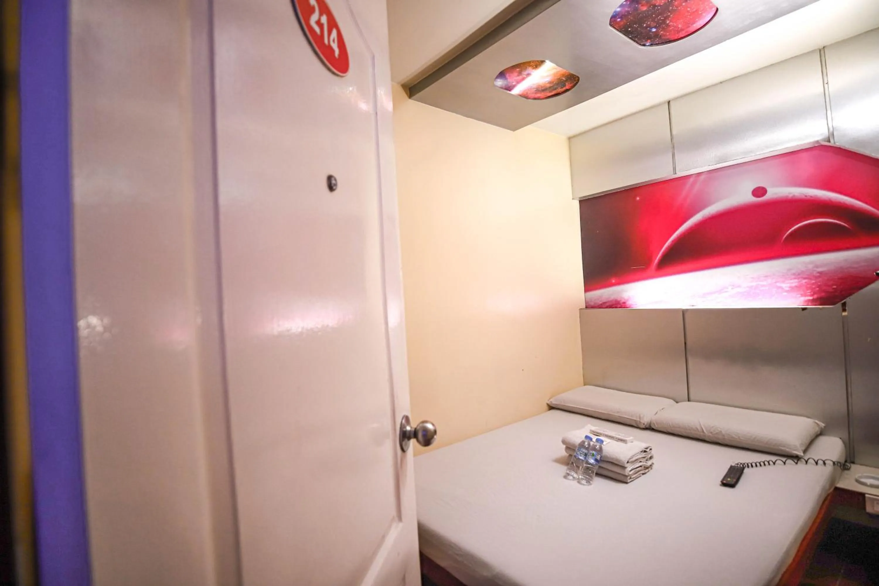 Bed in Astrotel Cubao