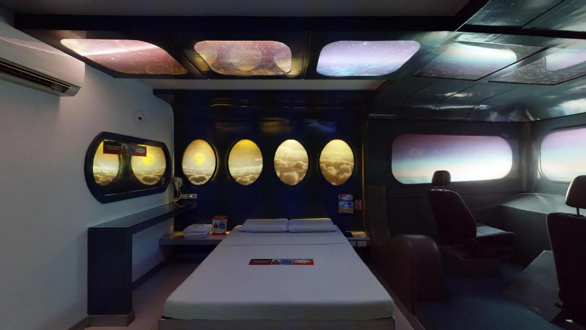 Bed in Astrotel Cubao