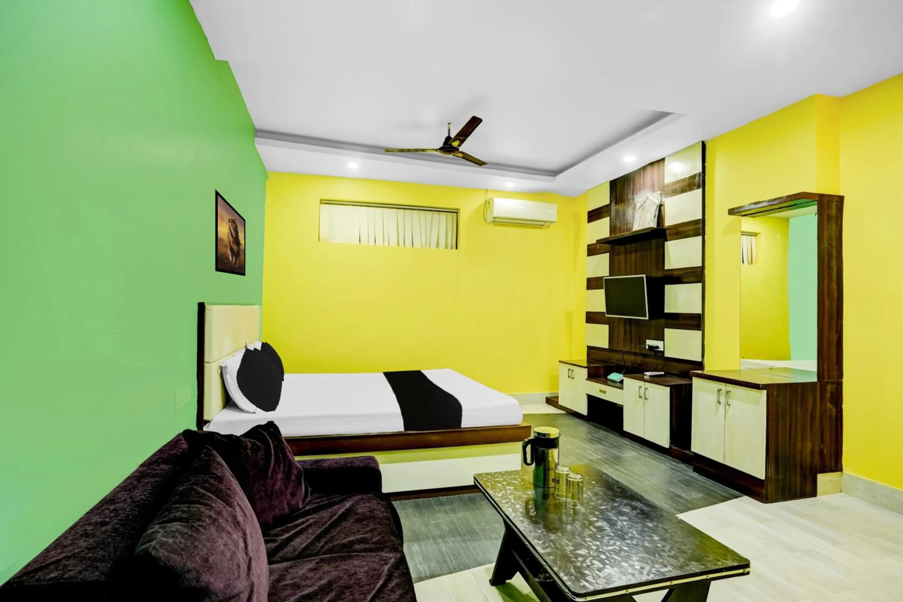 Bedroom, Bed in Super Collection O Harsh Regency