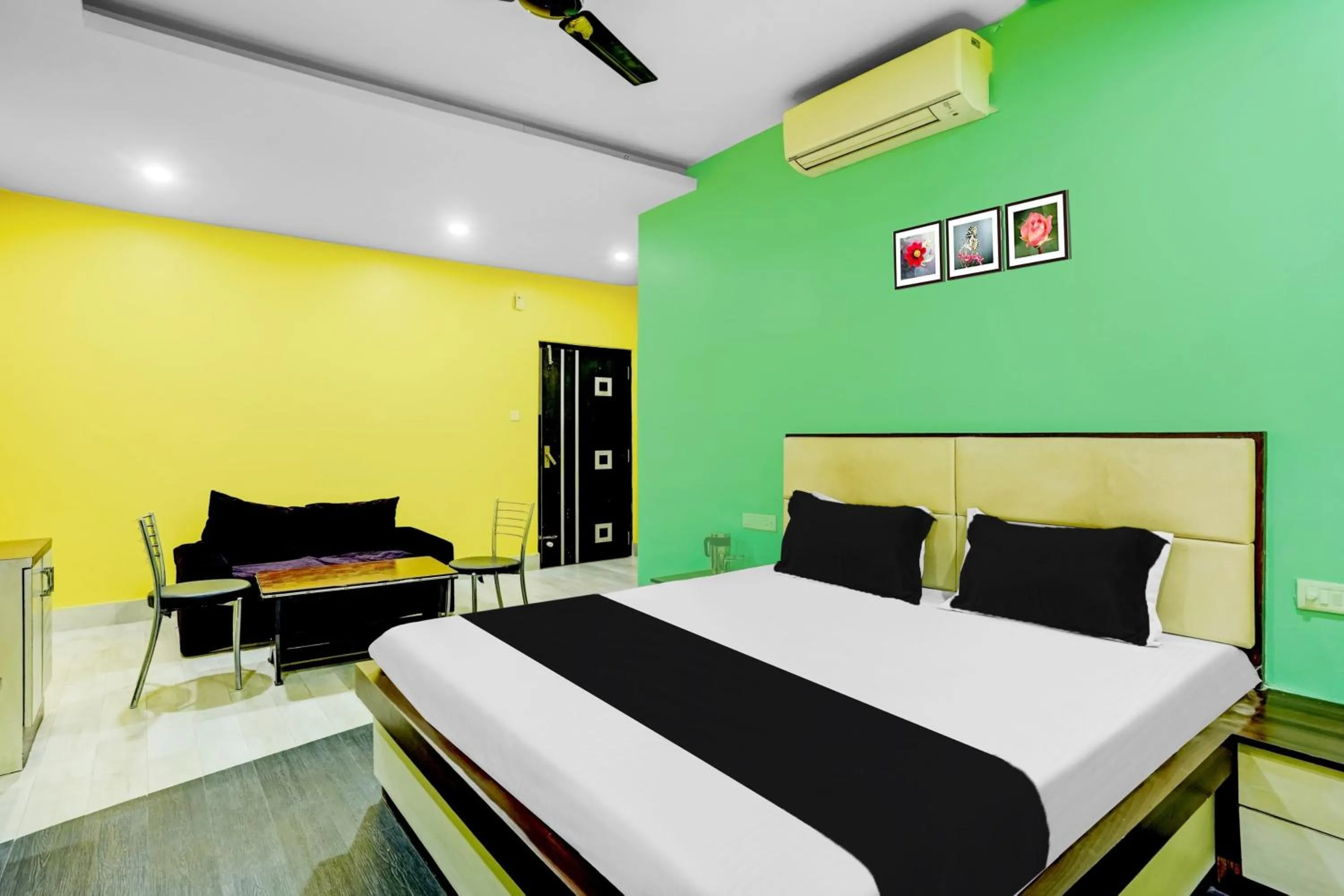 Bedroom, Bed in Super Collection O Harsh Regency