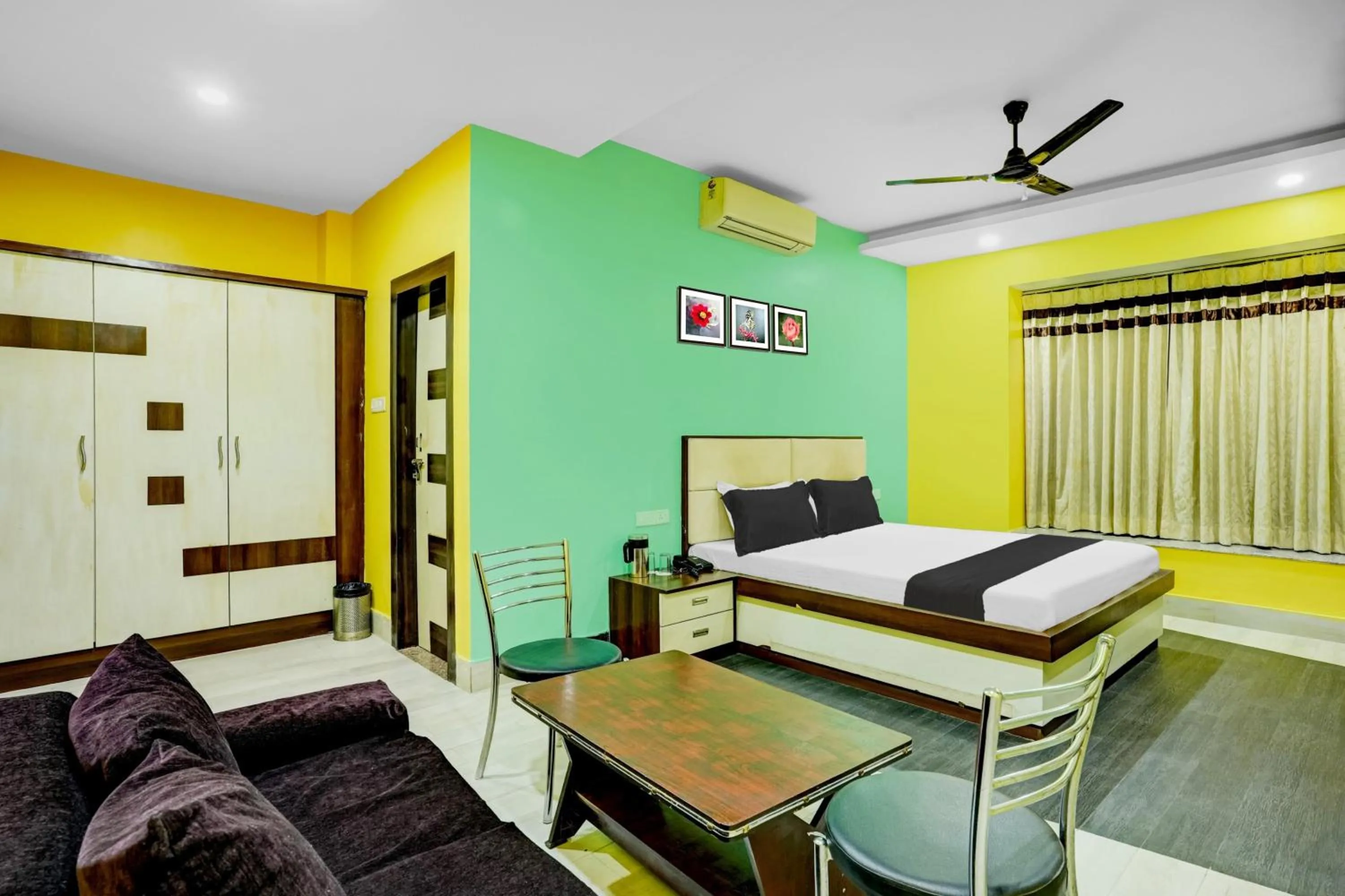 Bedroom, Bed in Super Collection O Harsh Regency