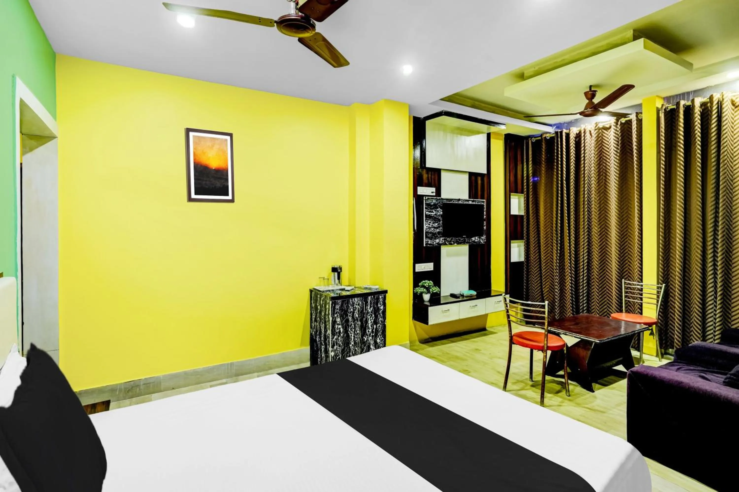 Bedroom, Bed in Super Collection O Harsh Regency