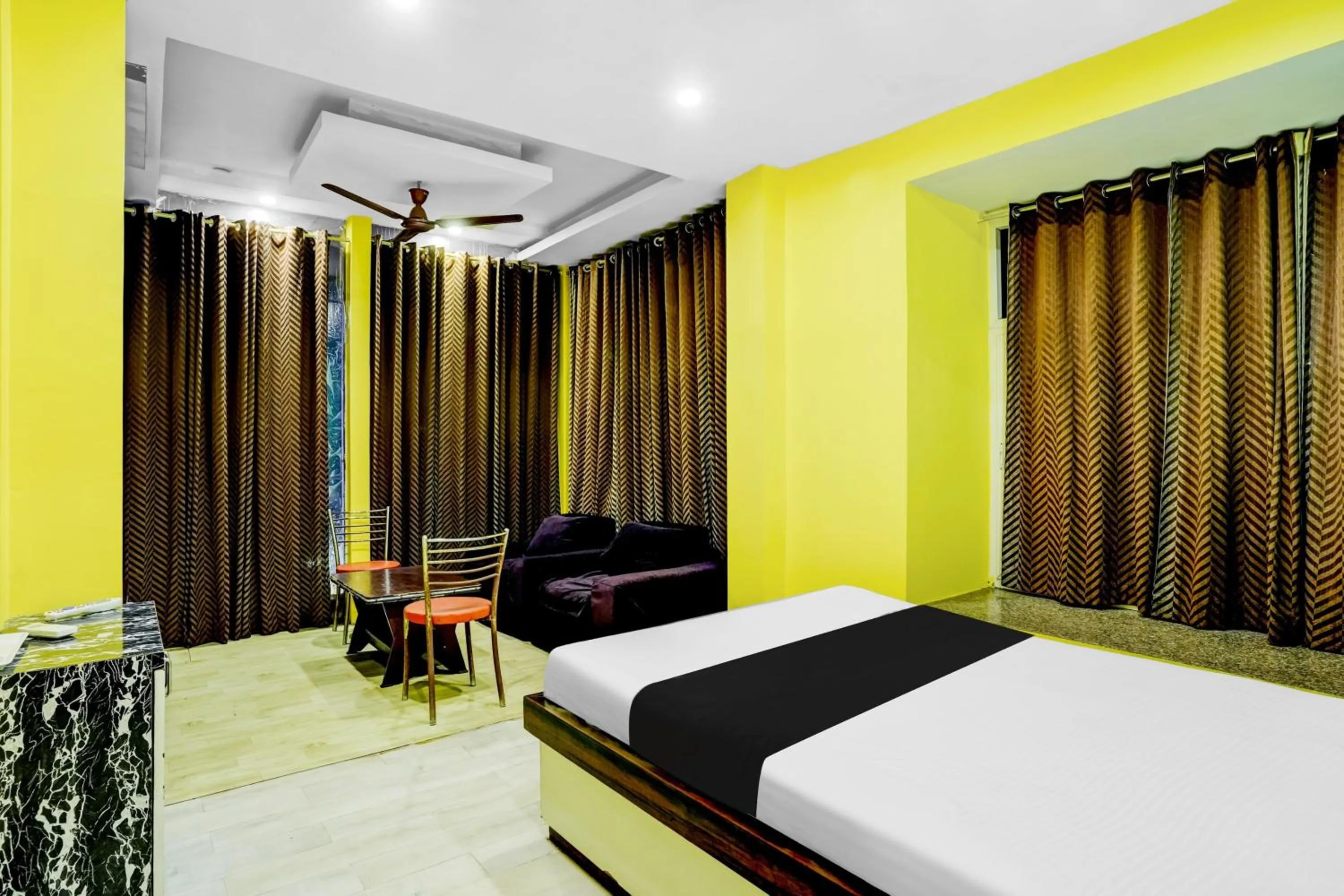 Bedroom, Bed in Super Collection O Harsh Regency