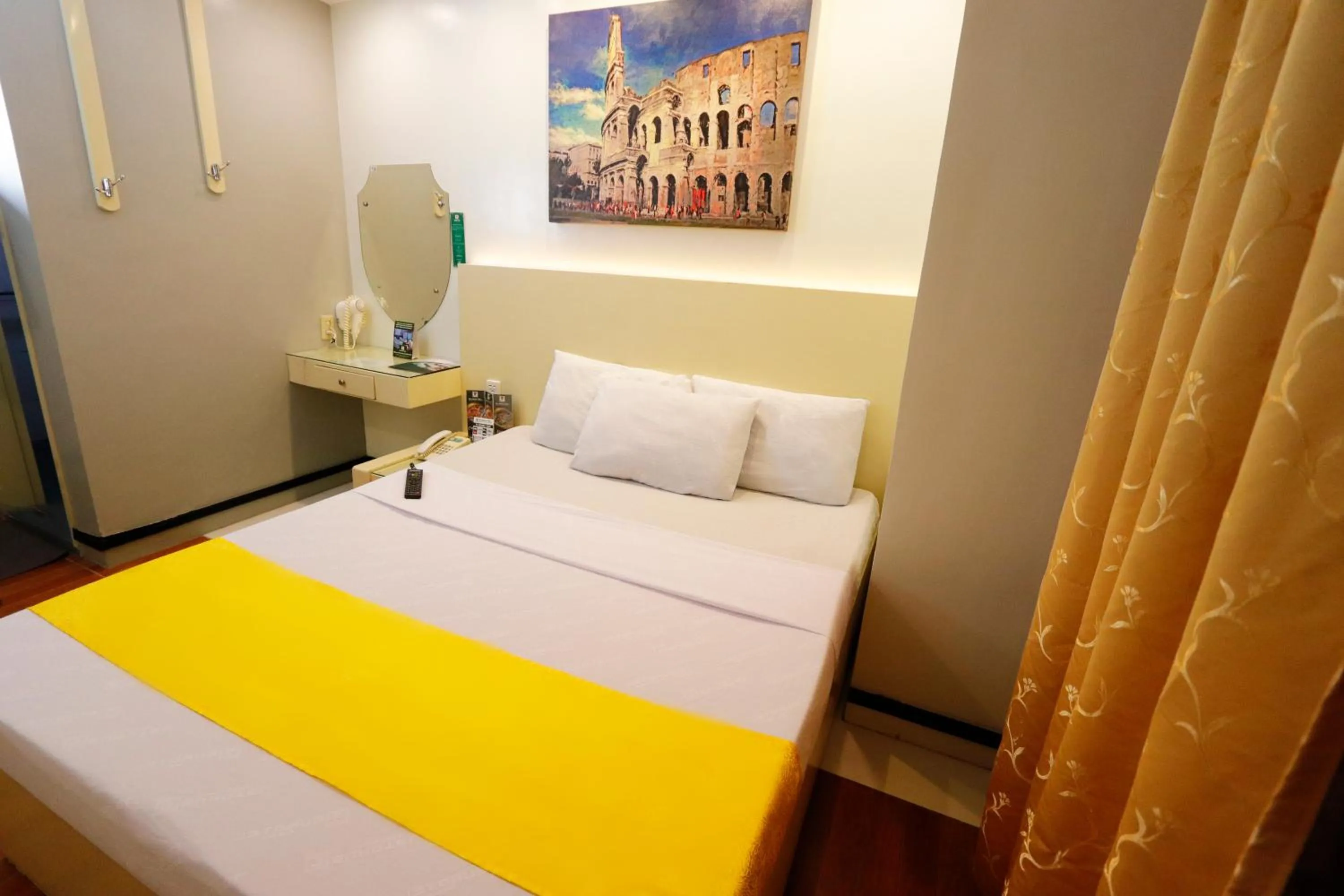 Bed in Eurotel Las Pinas