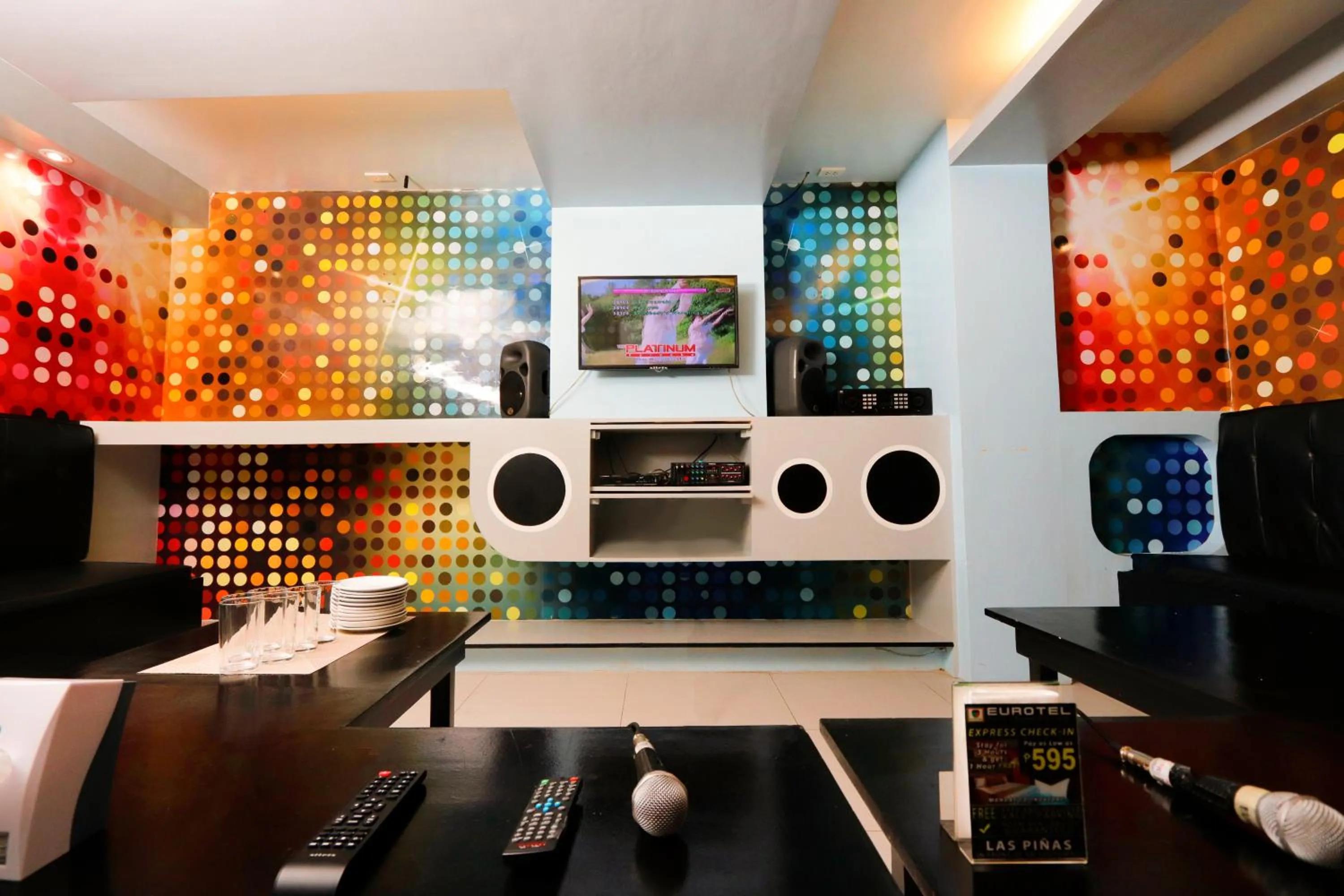 Communal lounge/ TV room in Eurotel Las Pinas