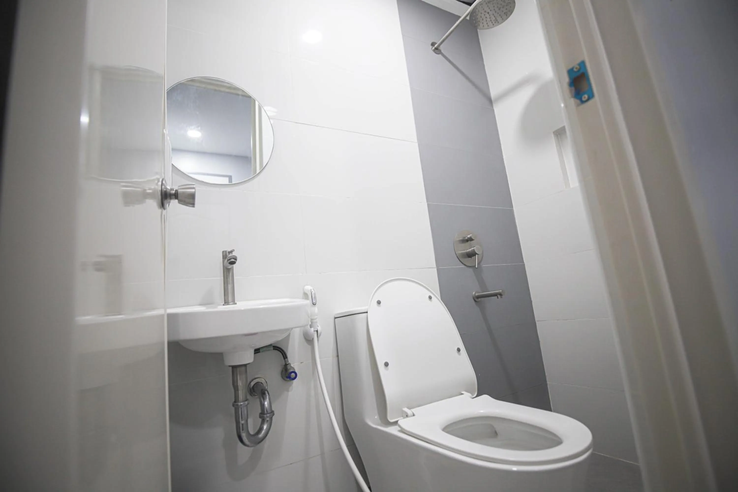 Shower in Astrotel Calamba