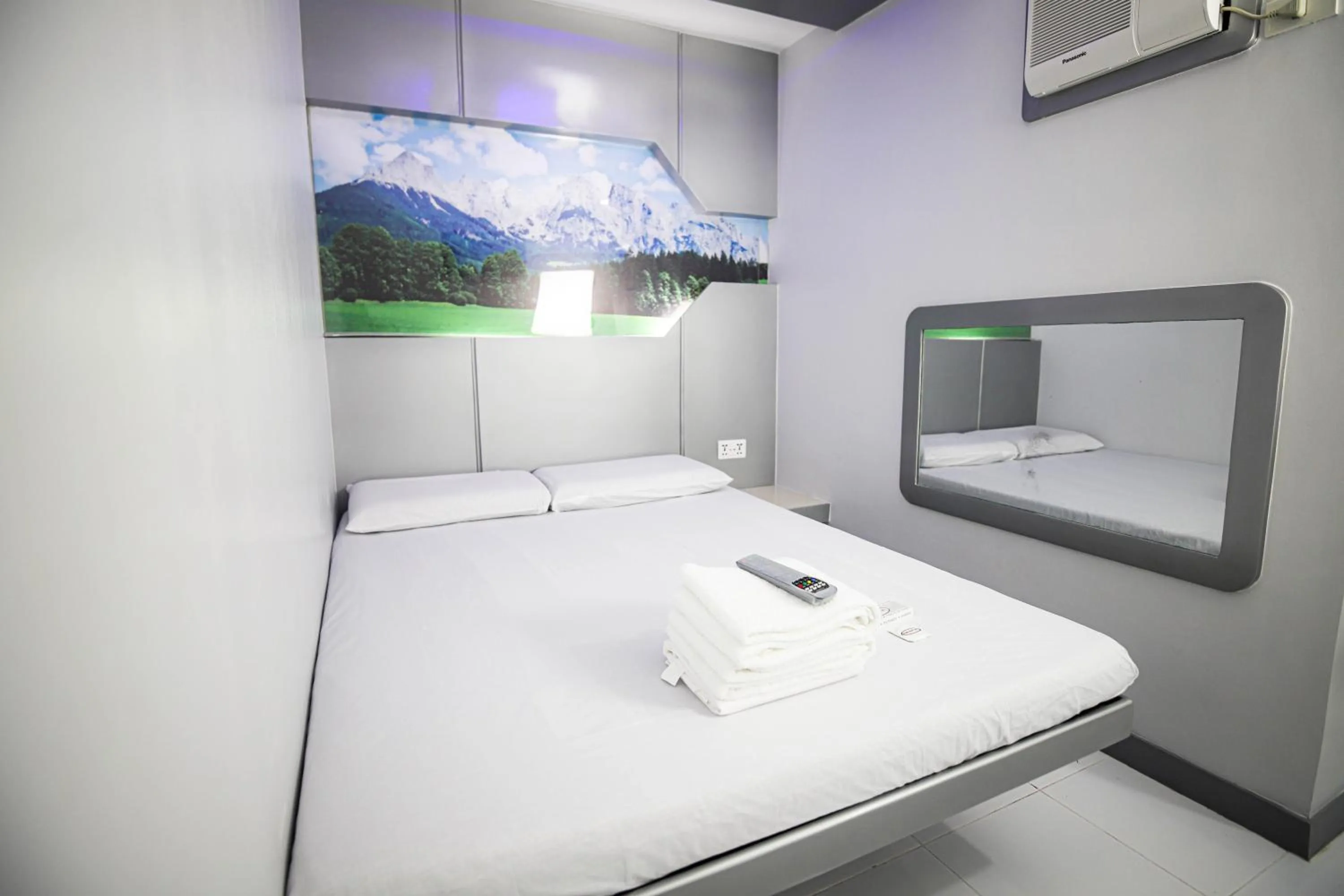 Bed in Astrotel Calamba