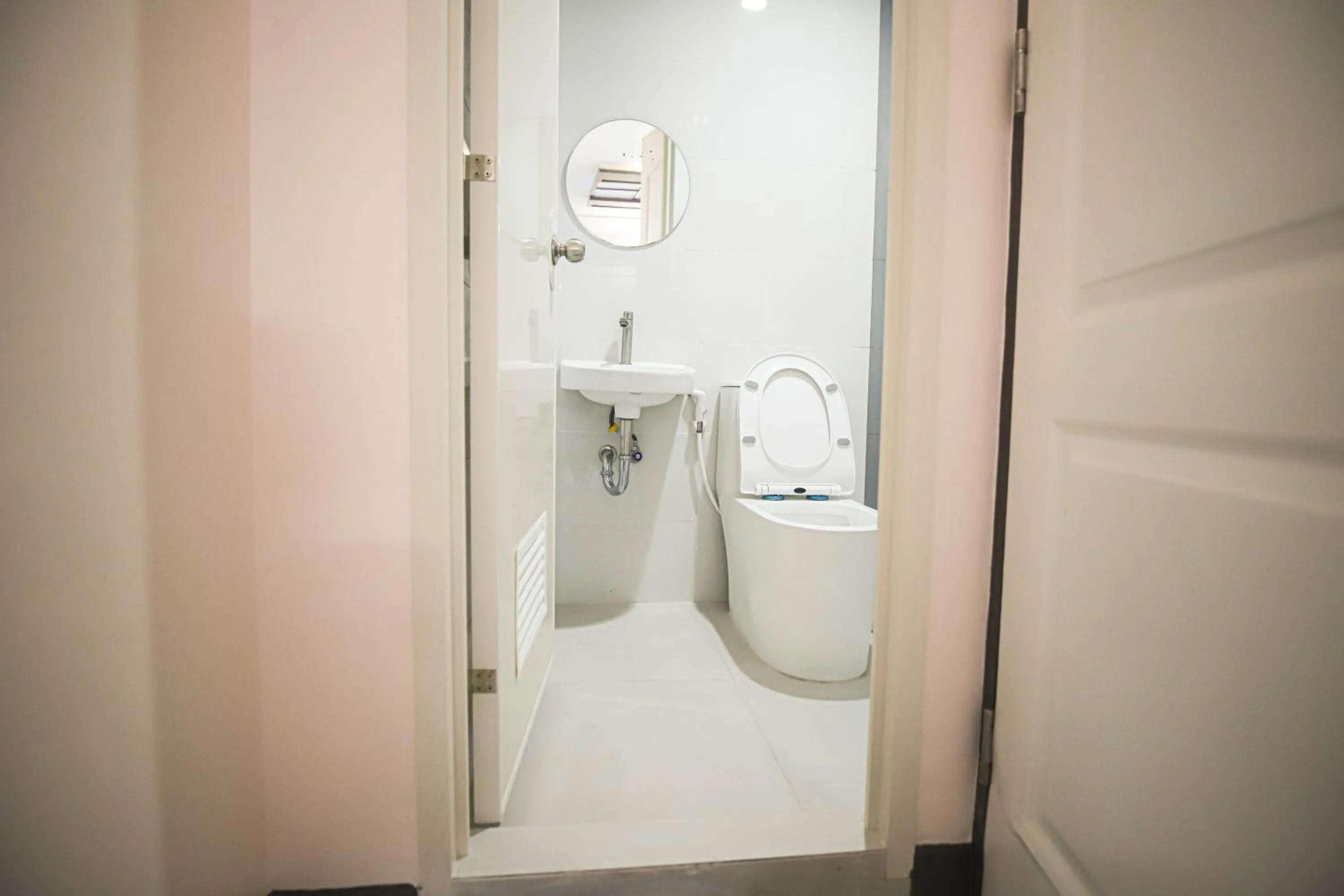 Toilet in Astrotel Calamba