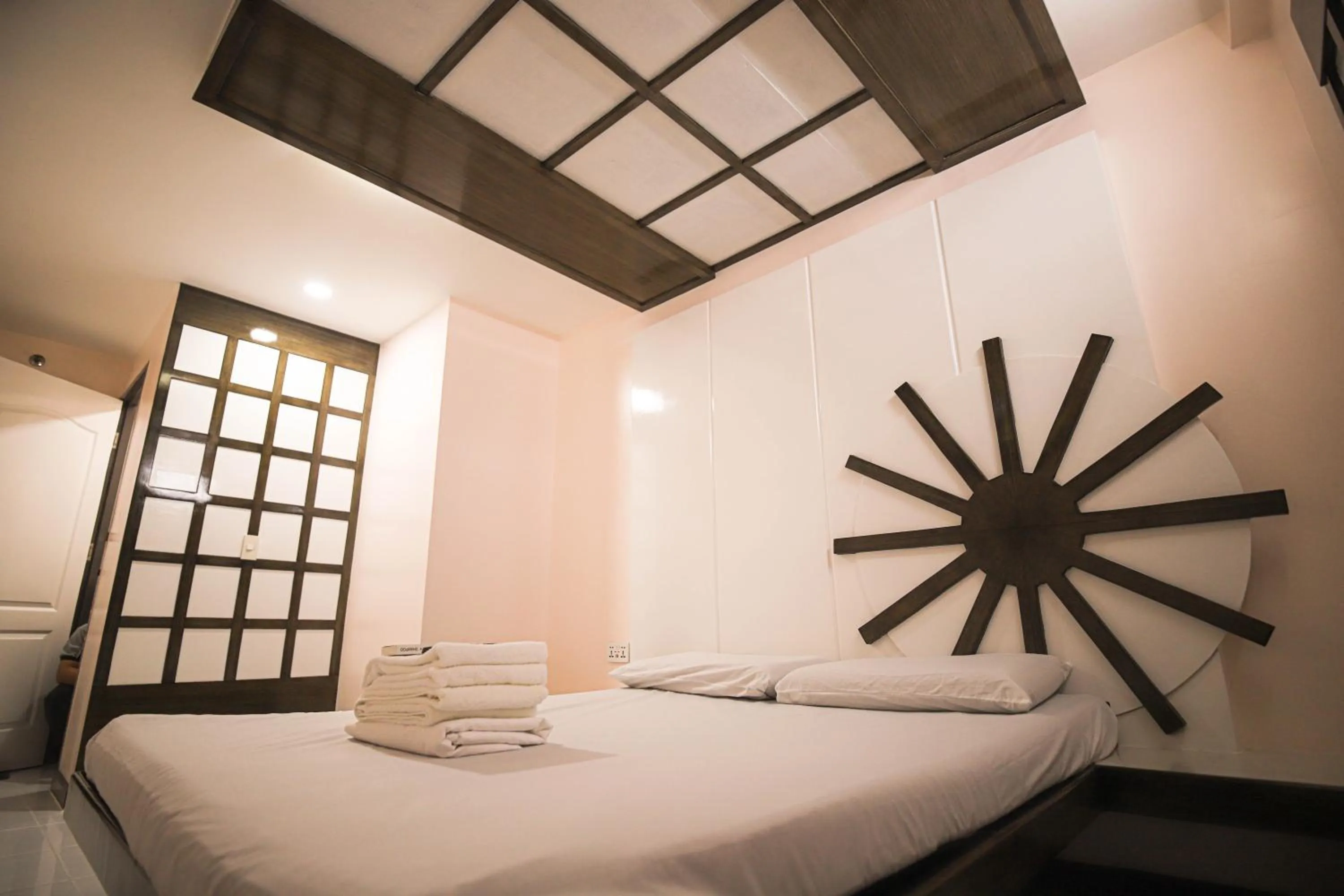 Bed in Astrotel Calamba