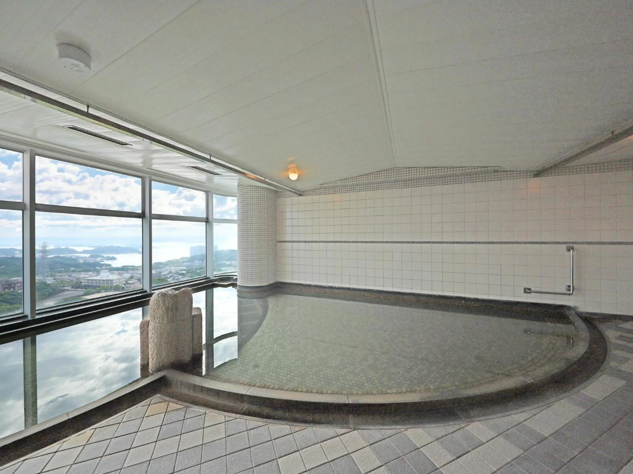 Hot Spring Bath in Nanki Shirahama Wan Wan Paradise Hotel