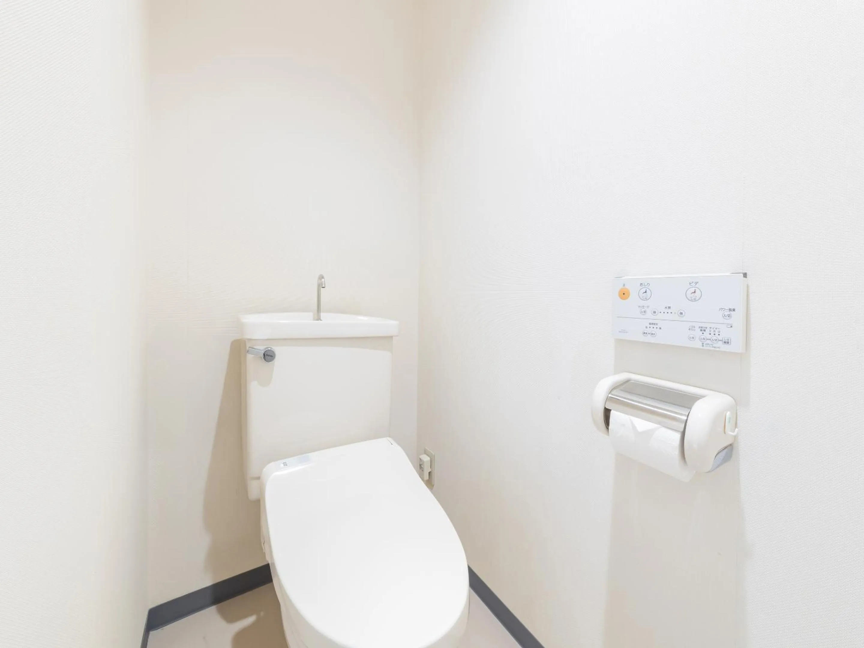 Toilet in Nanki Shirahama Wan Wan Paradise Hotel