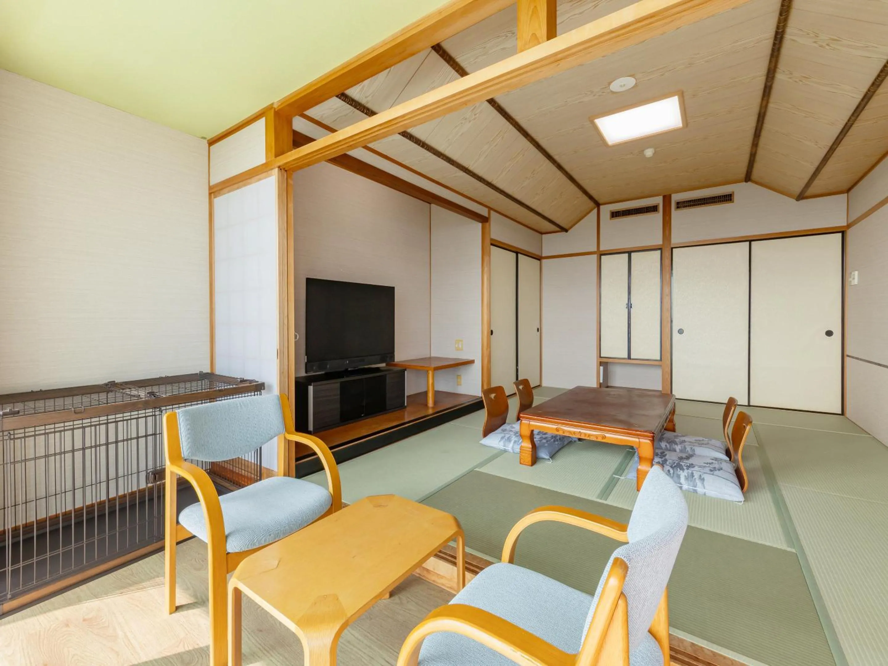 Photo of the whole room in Nanki Shirahama Wan Wan Paradise Hotel