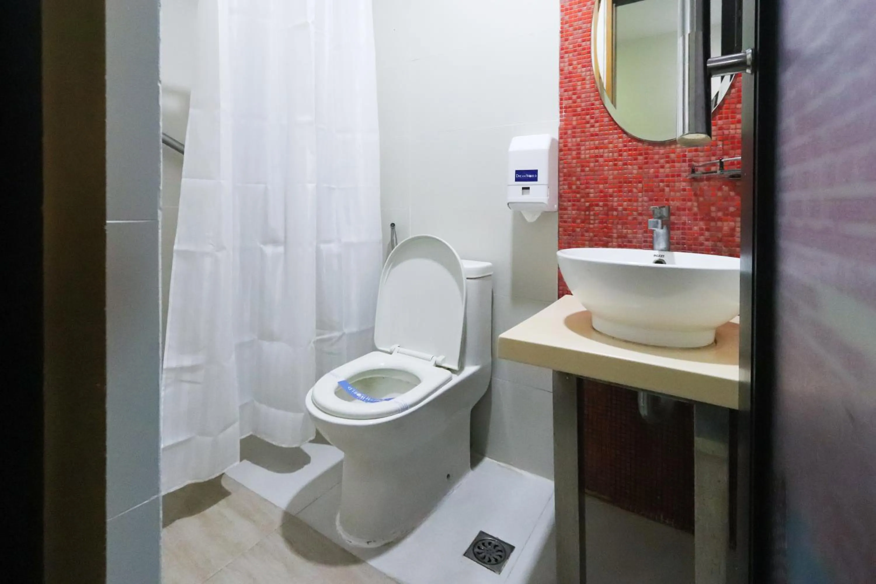 Bathroom in Hotel Dreamworld North Edsa