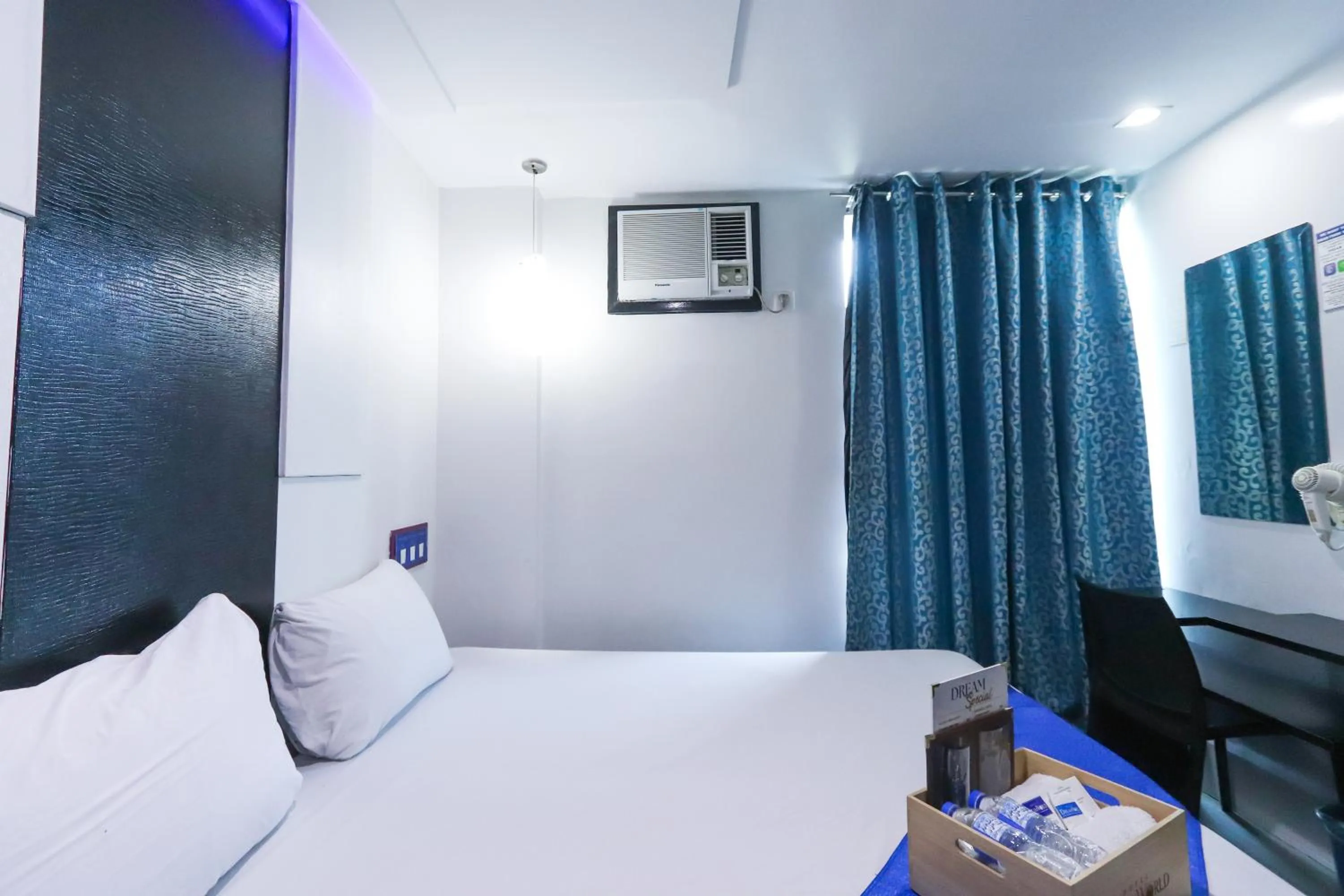 Bedroom, Bed in Hotel Dreamworld North Edsa