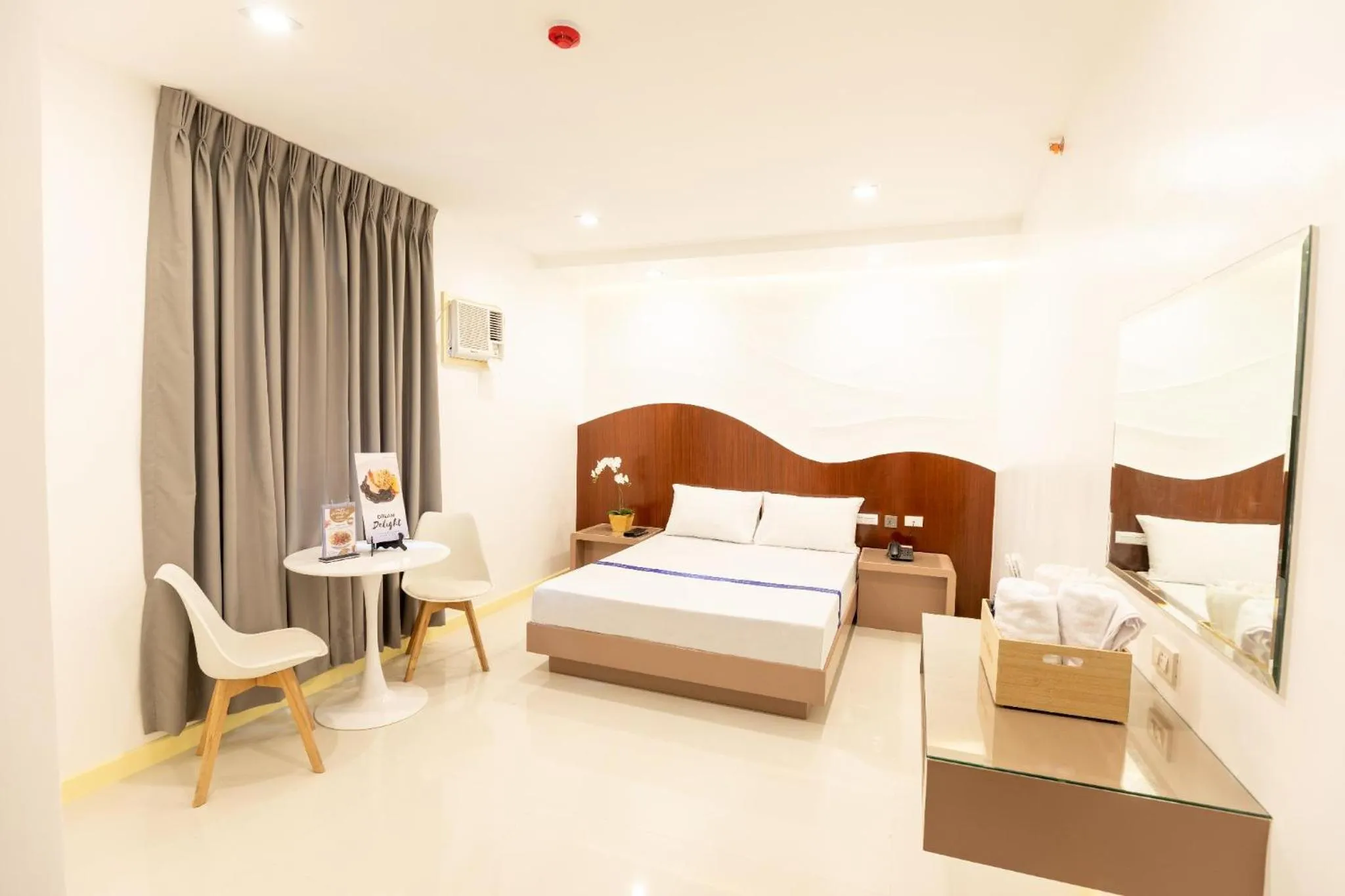 Photo of the whole room, Bed in Hotel Dreamworld East Ortigas