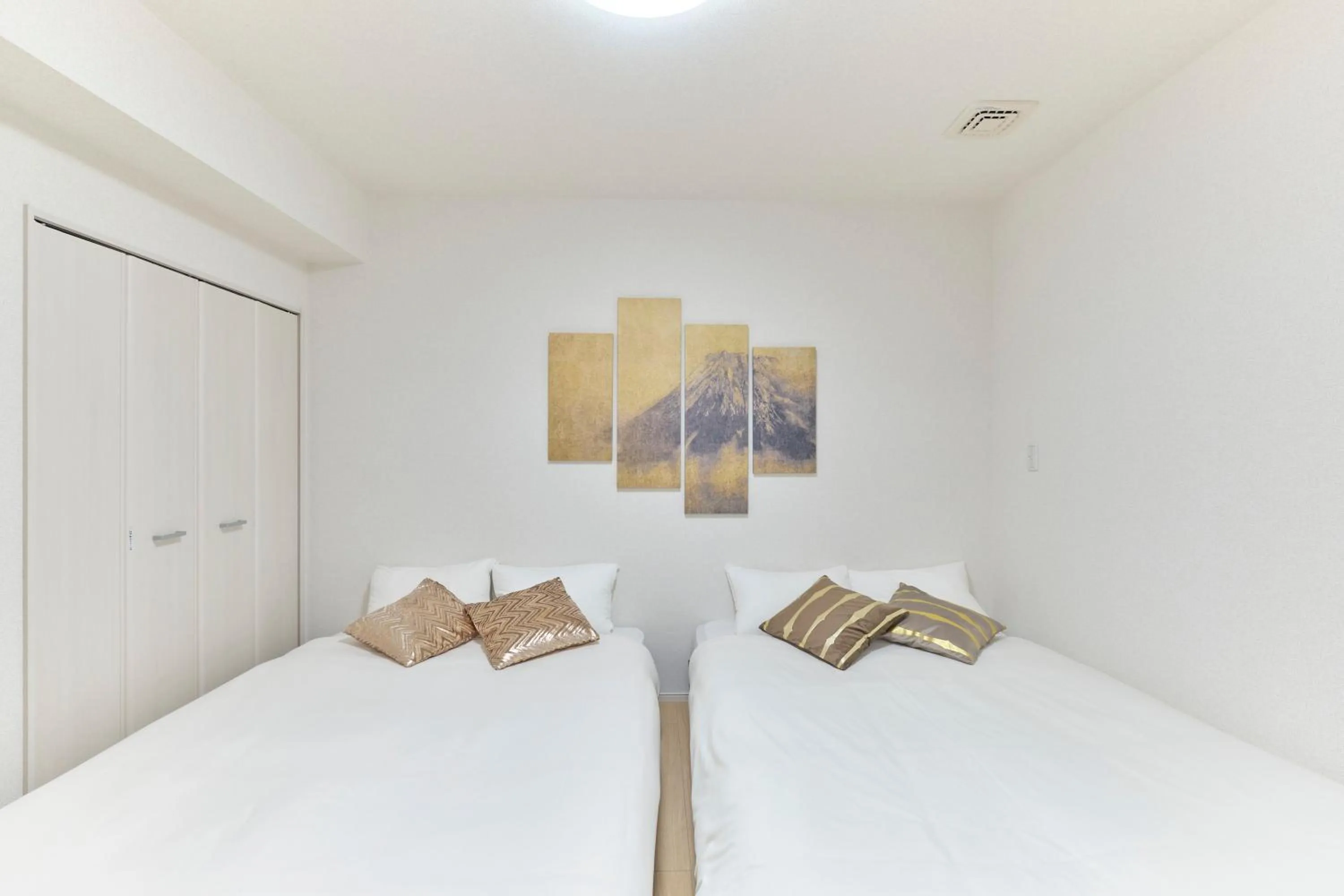 Bed in J-ARC Akebonobashi by Tranova