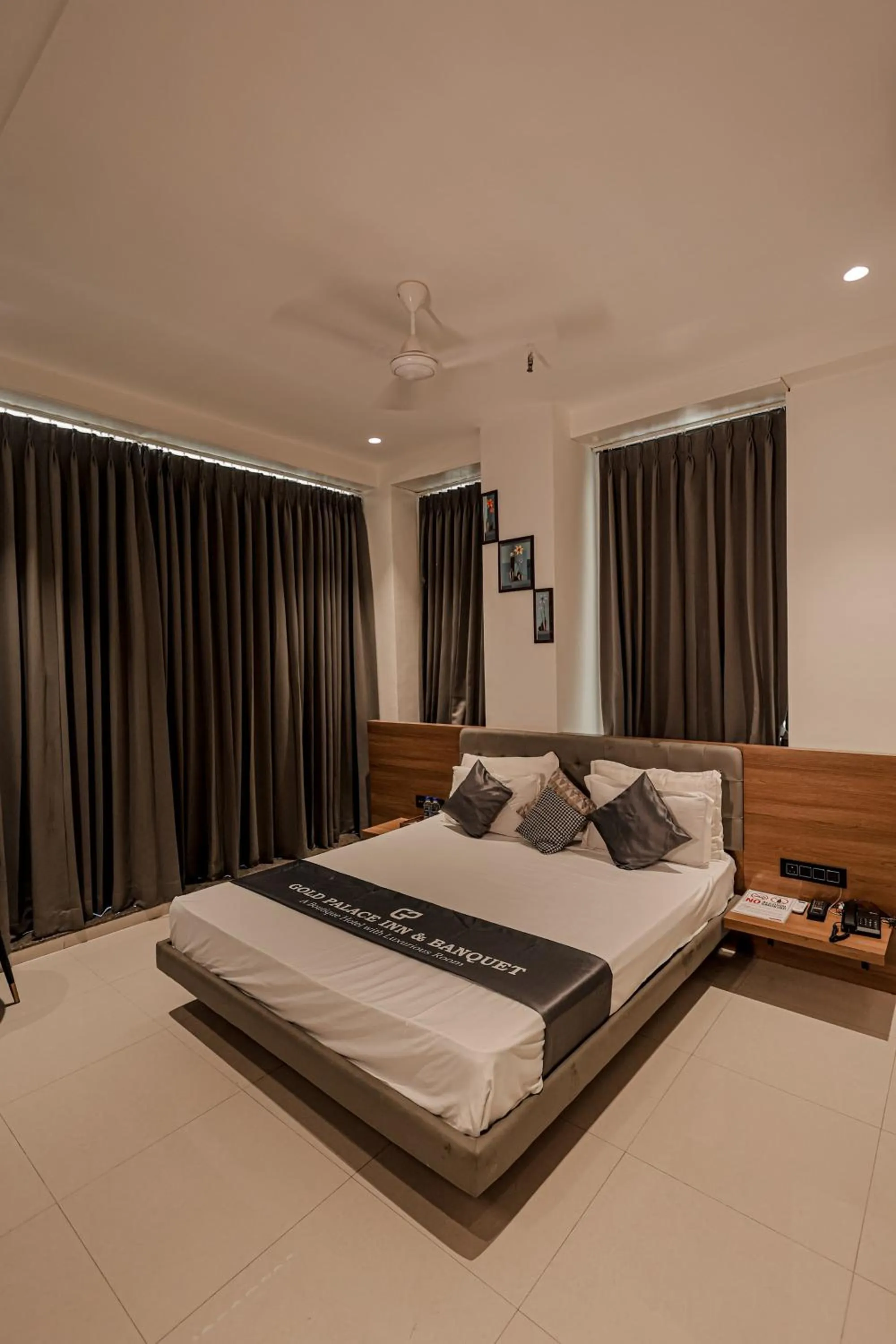 Bed in Hotel Gold Palace Inn