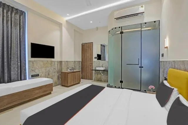 Twin Room with City View - single occupancy in Hotel Gold Palace Inn