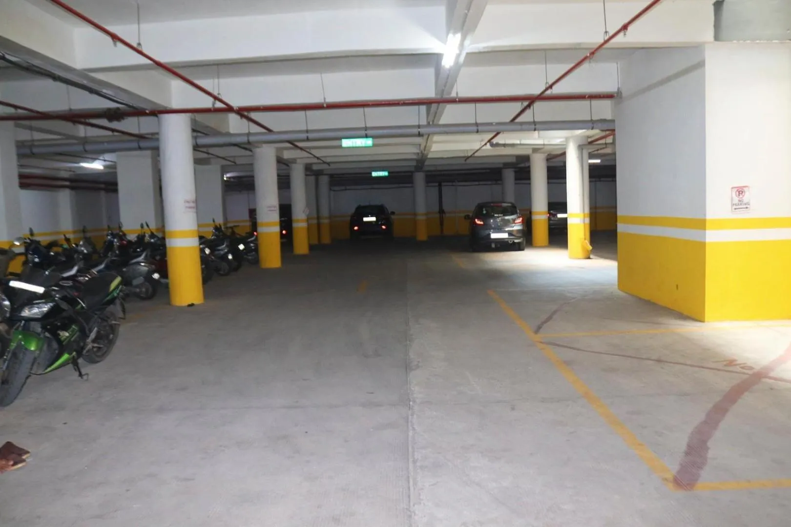 Parking in Hotel Gold Palace Inn