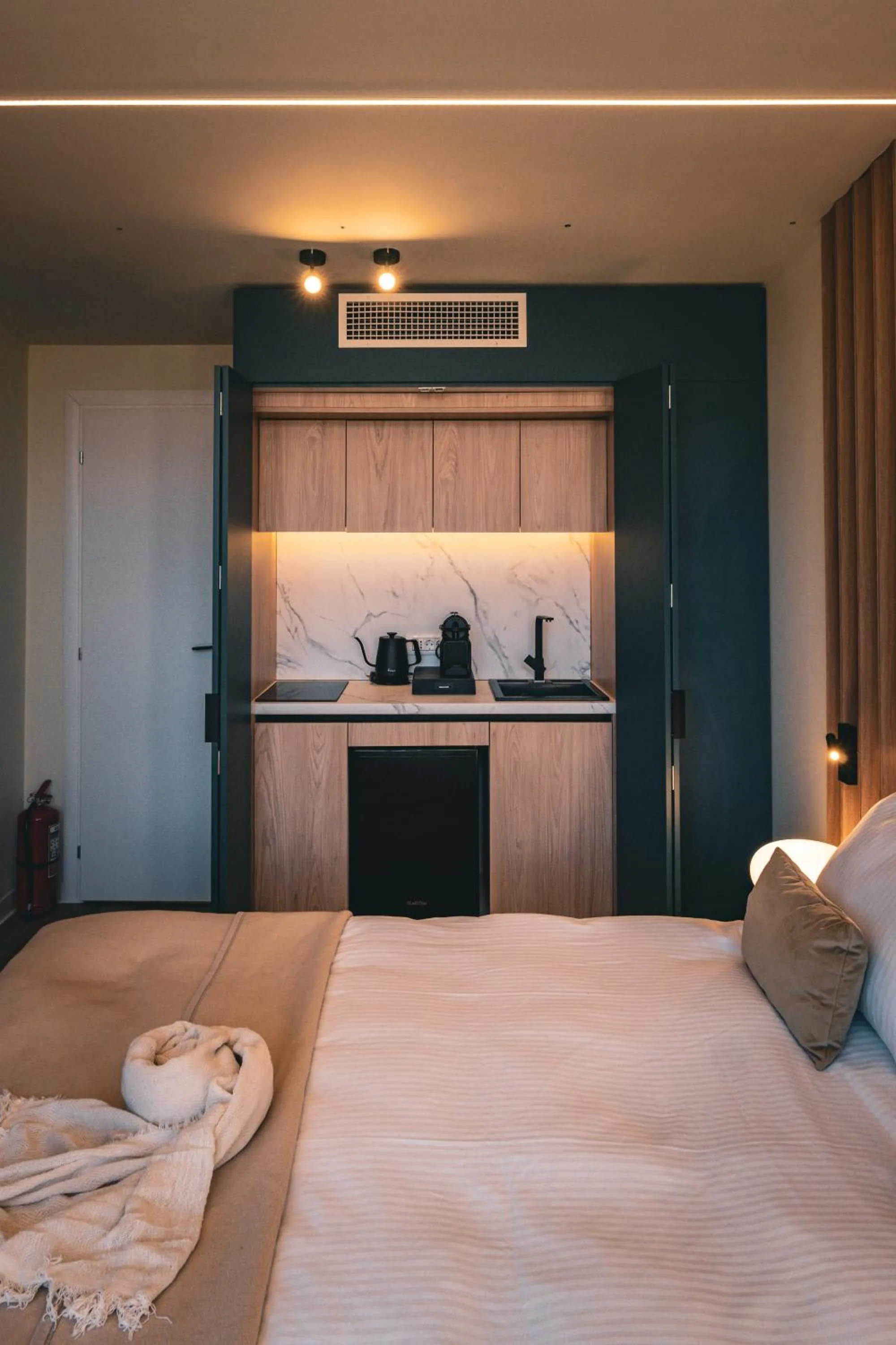 Kitchen or kitchenette, Bed in Moon Valley Comarnic