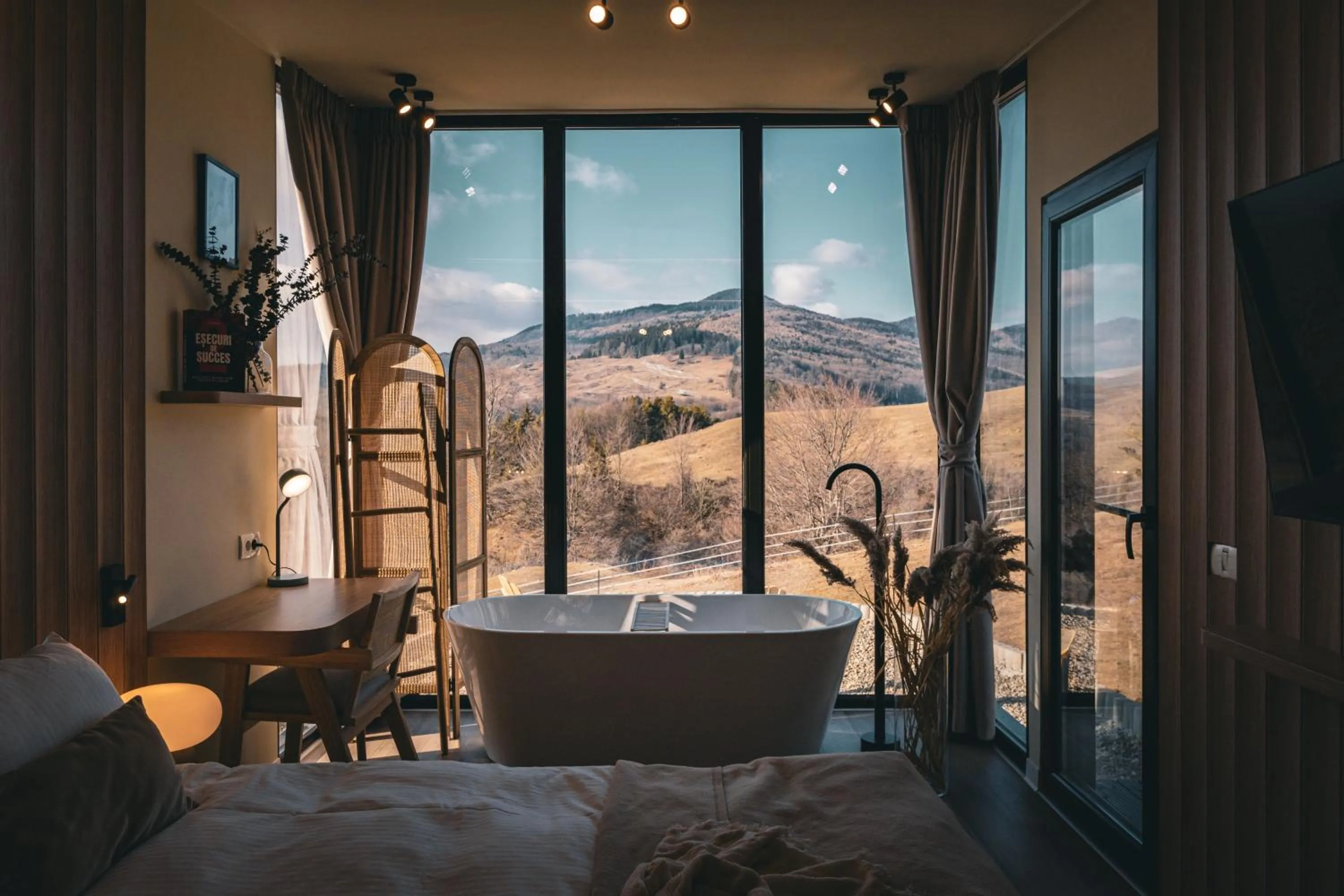 View (from property/room), Bed in Moon Valley Comarnic