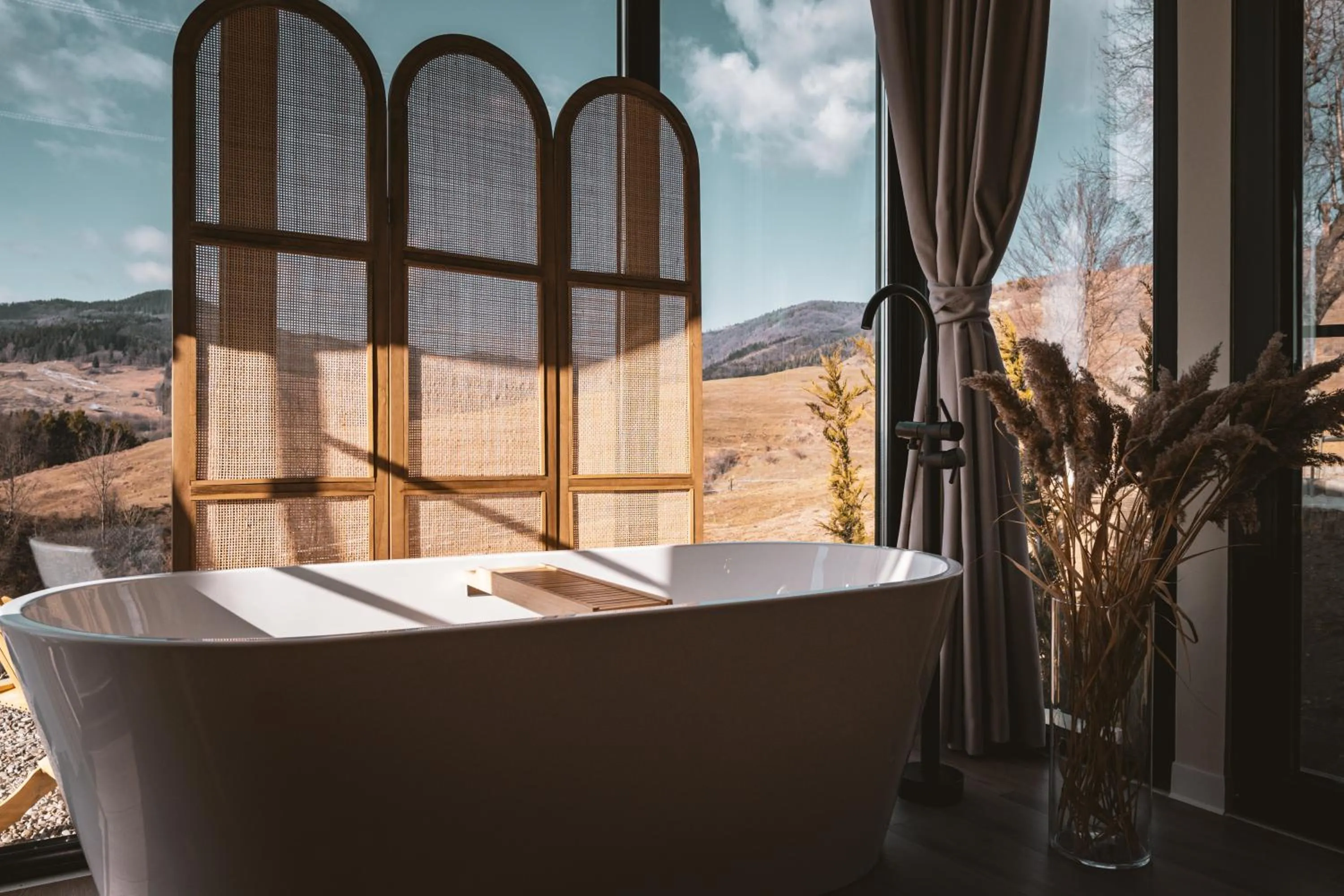 Bath in Moon Valley Comarnic