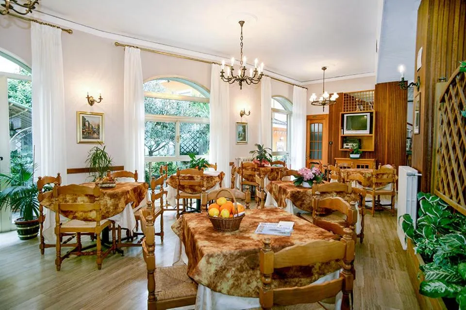 Communal lounge/ TV room in Hotel Giovanna