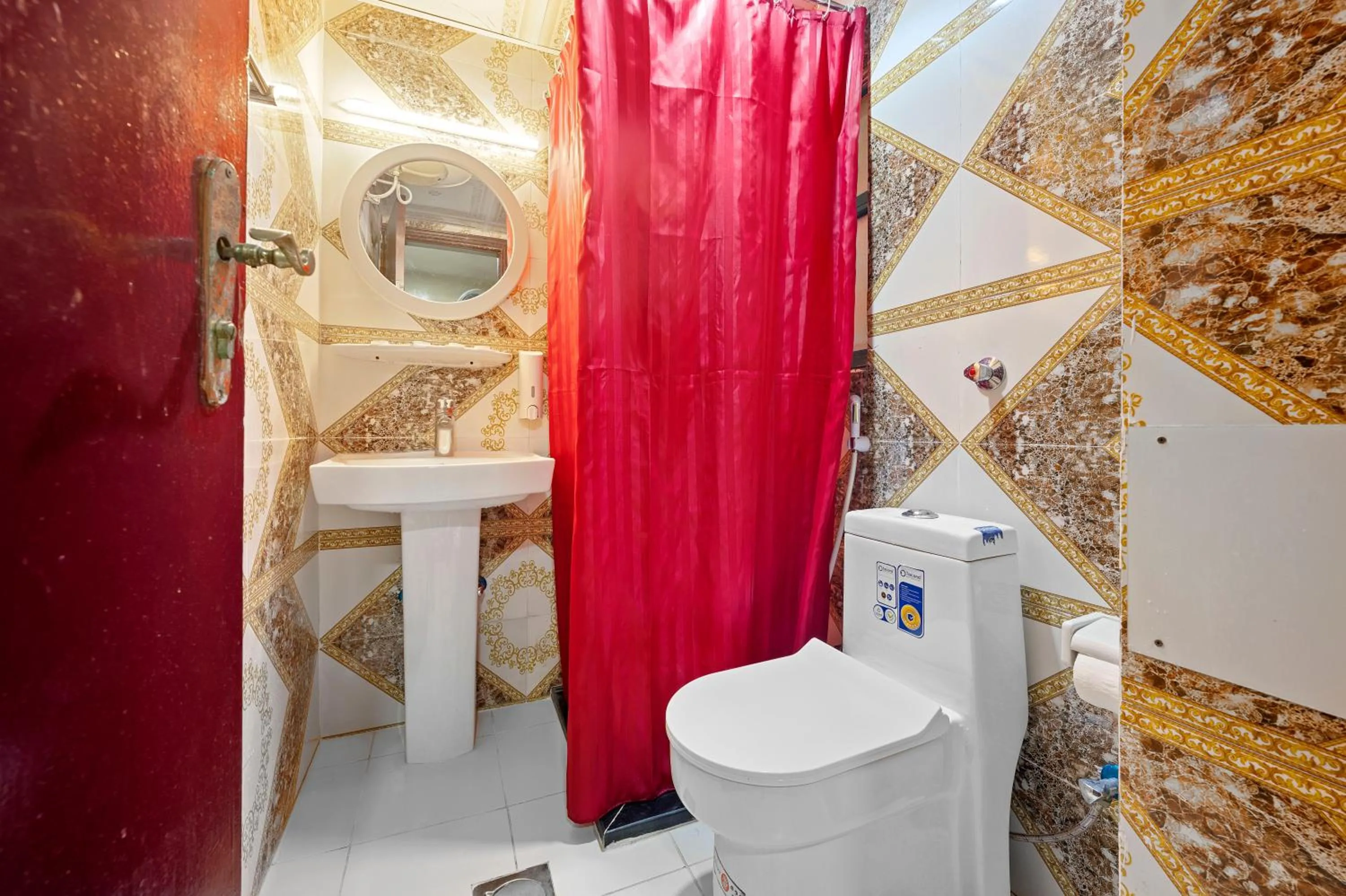 Shower in Naif Palace Hotel